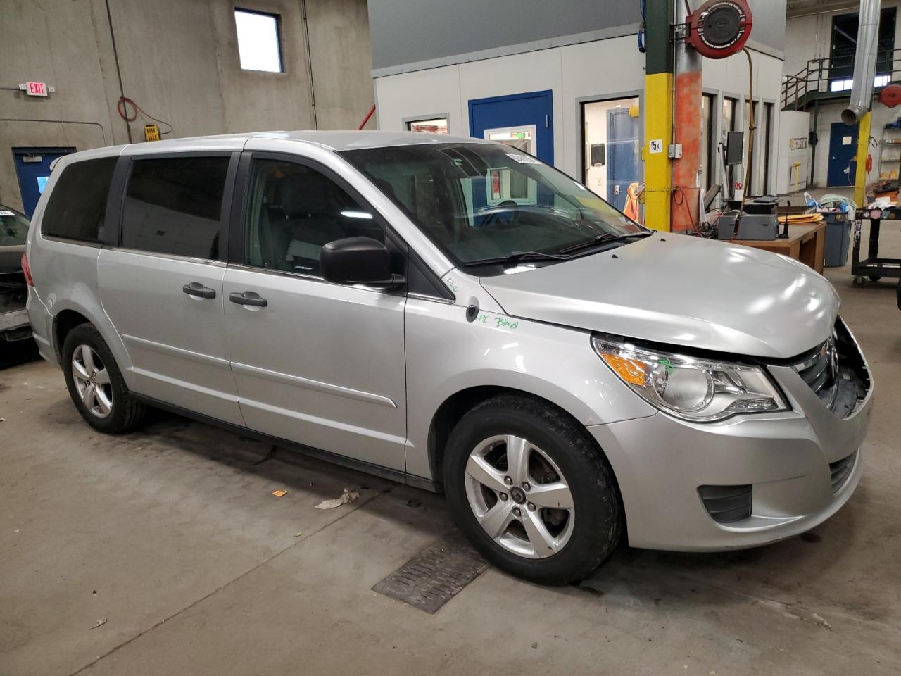 2011 Volkswagen Routan S Silver vin: 2V4RW4DG4BR805096