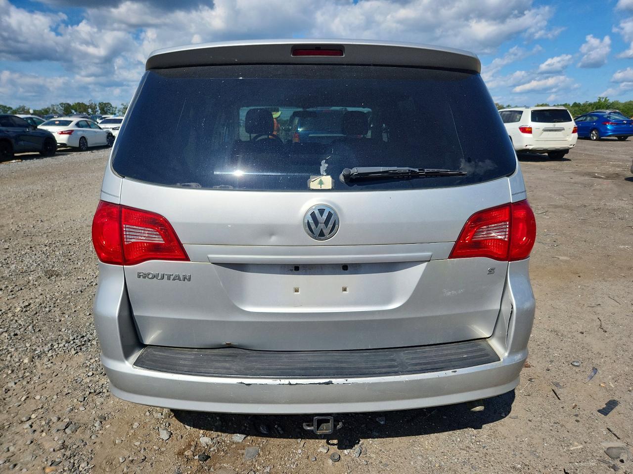 2011 Volkswagen Routan S Silver vin: 2V4RW4DG8BR642338