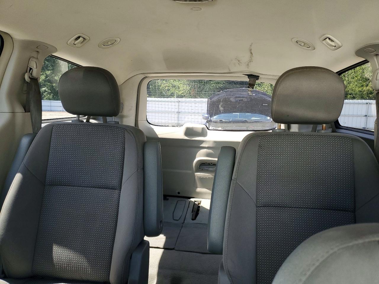 2011 Volkswagen Routan S Silver vin: 2V4RW4DG8BR714784