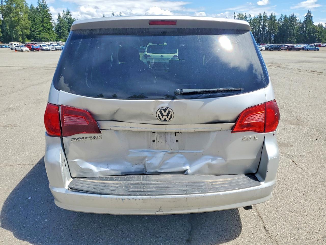 2011 Volkswagen Routan S Silver vin: 2V4RW4DG8BR714784