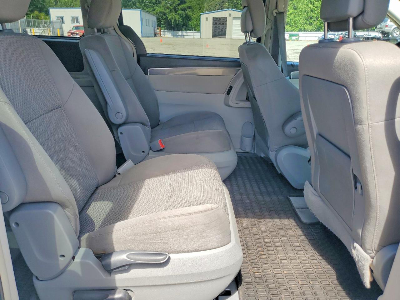 2011 Volkswagen Routan S Silver vin: 2V4RW4DG8BR714784