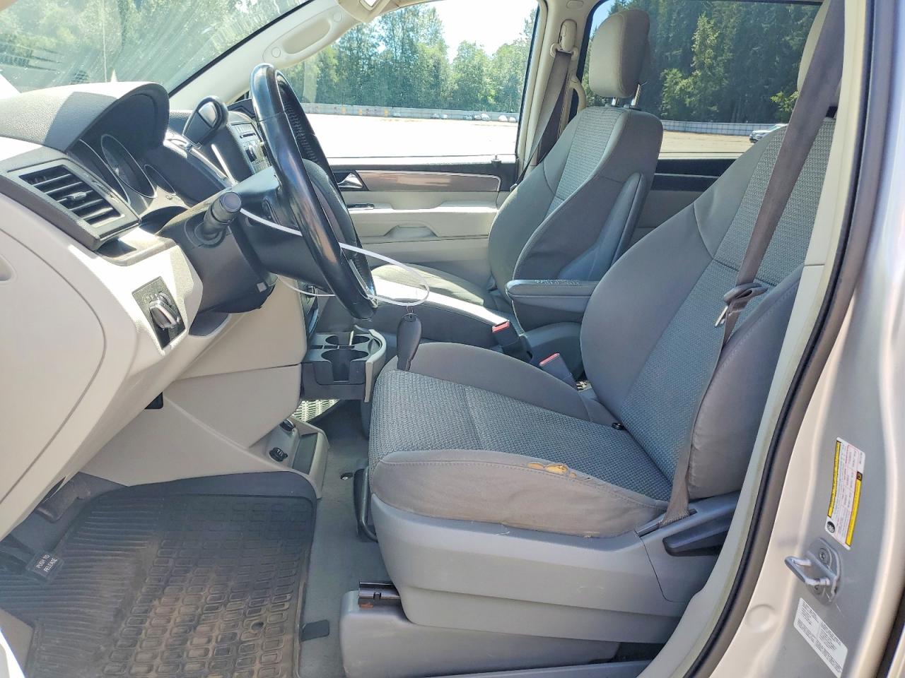 2011 Volkswagen Routan S Silver vin: 2V4RW4DG8BR714784