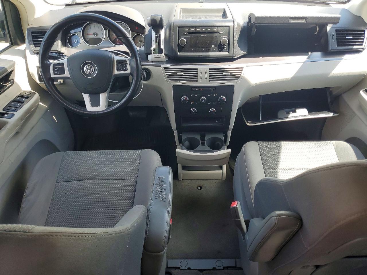 2011 Volkswagen Routan S Silver vin: 2V4RW4DG8BR714784