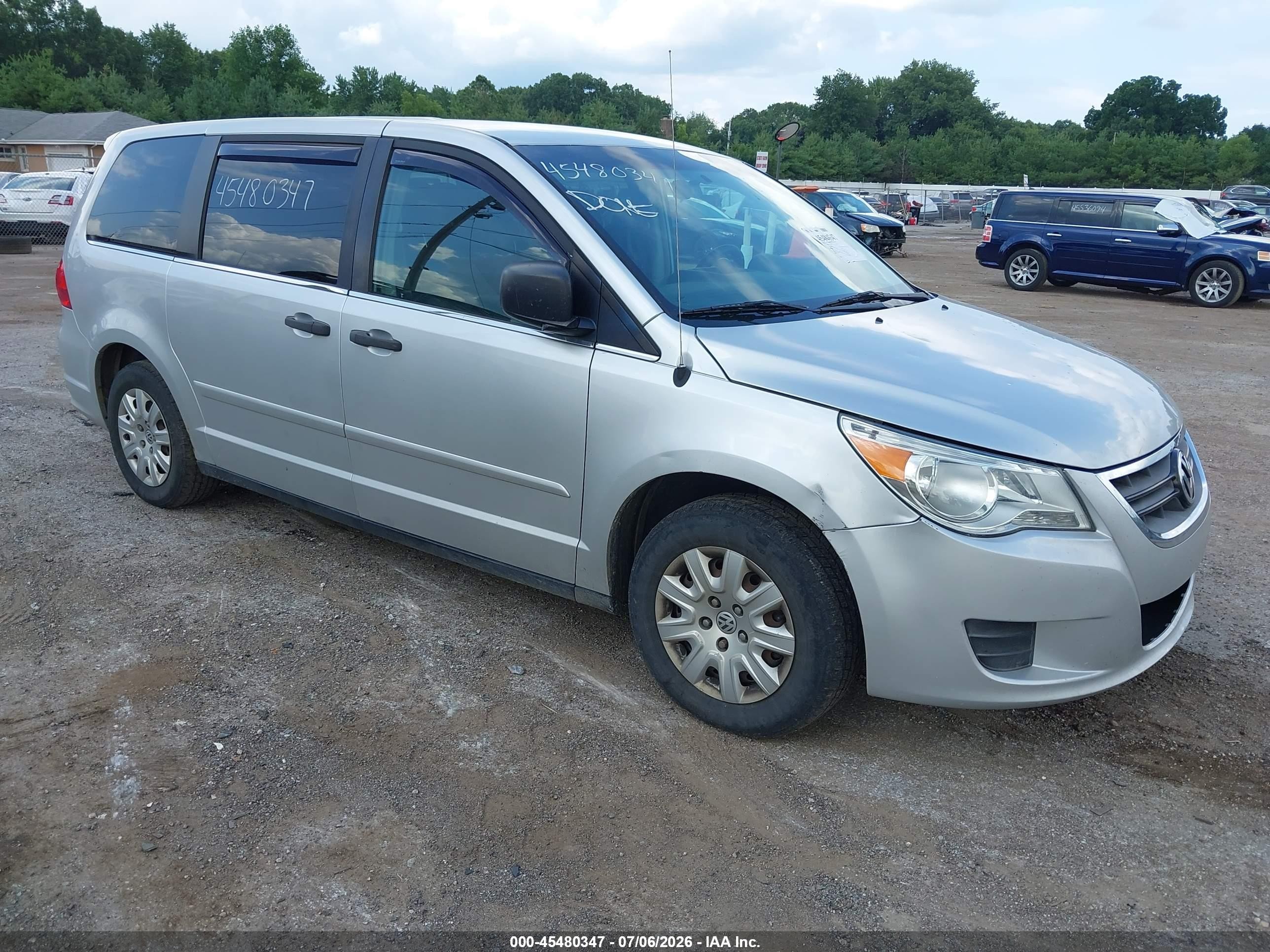 2011 Volkswagen Routan S Silver vin: 2V4RW4DG8BR738955