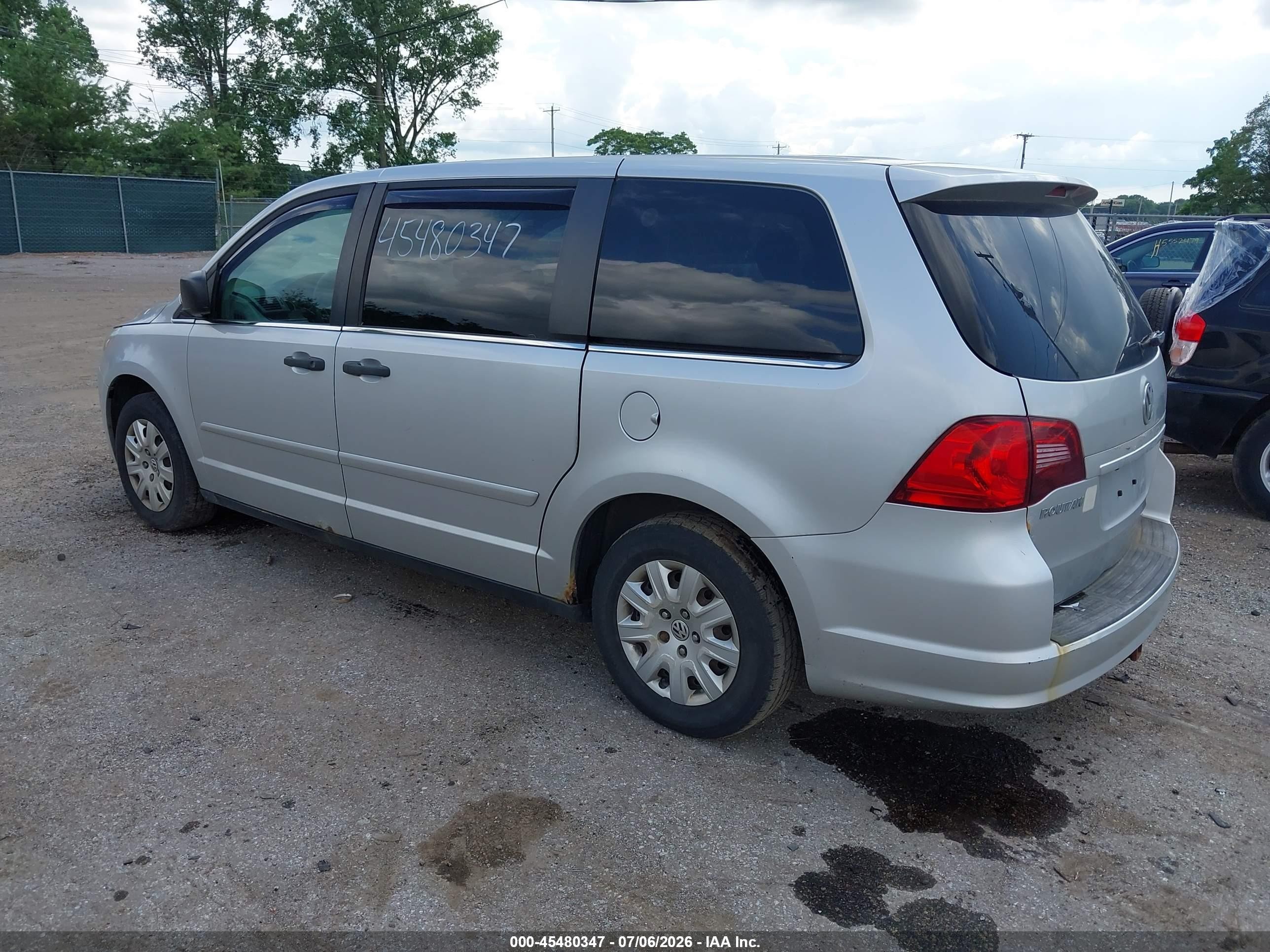 2011 Volkswagen Routan S Silver vin: 2V4RW4DG8BR738955