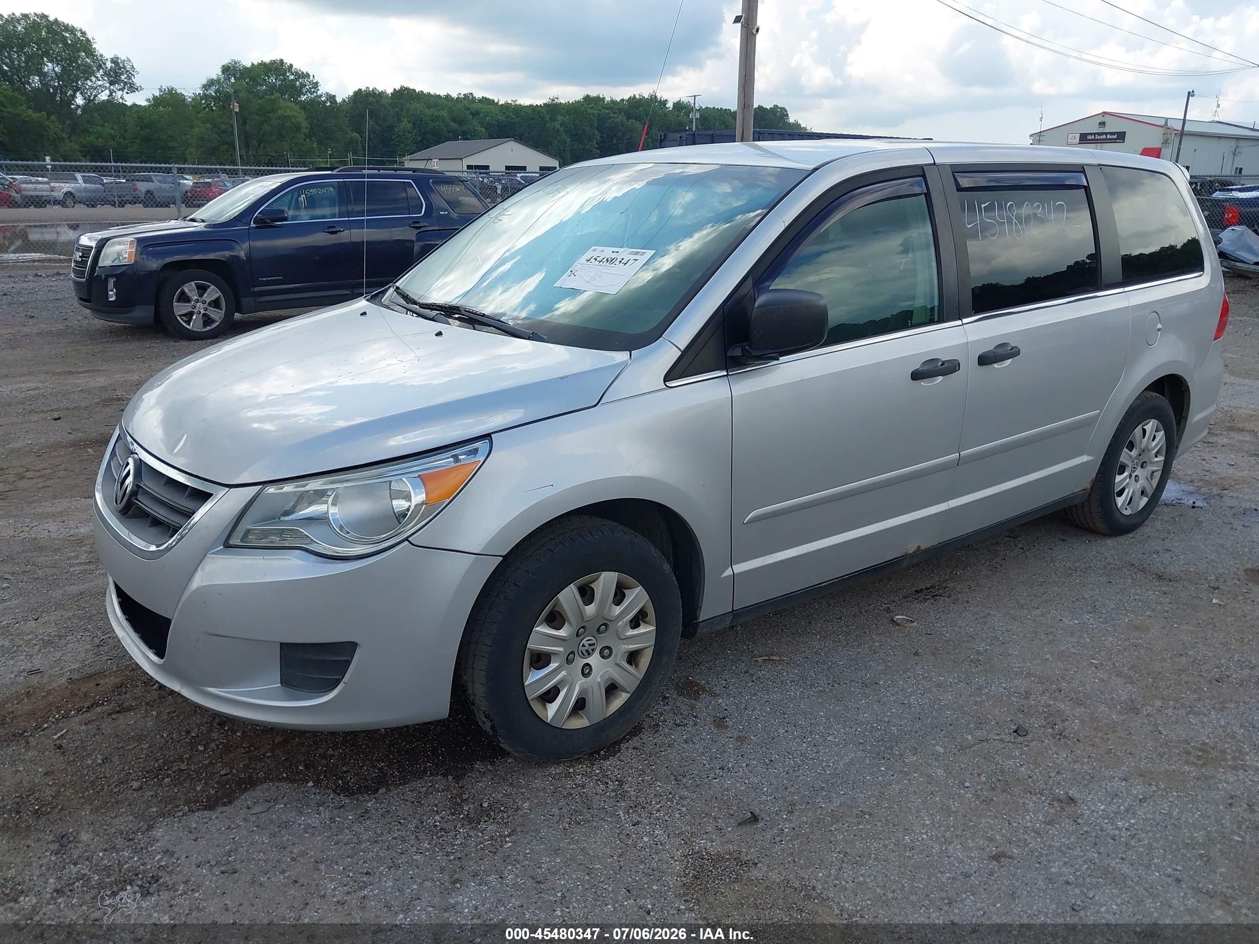 2011 Volkswagen Routan S Silver vin: 2V4RW4DG8BR738955