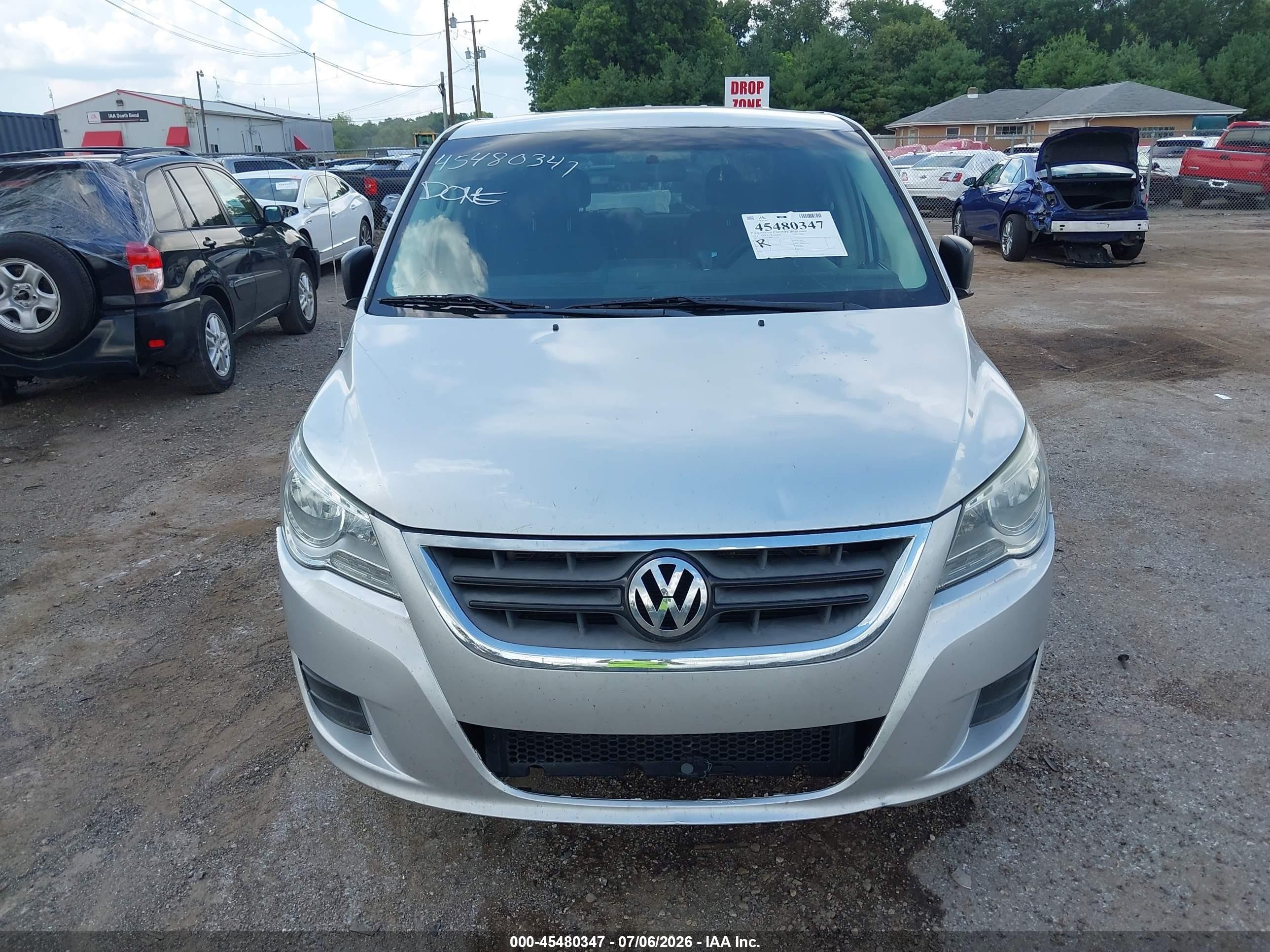 2011 Volkswagen Routan S Silver vin: 2V4RW4DG8BR738955