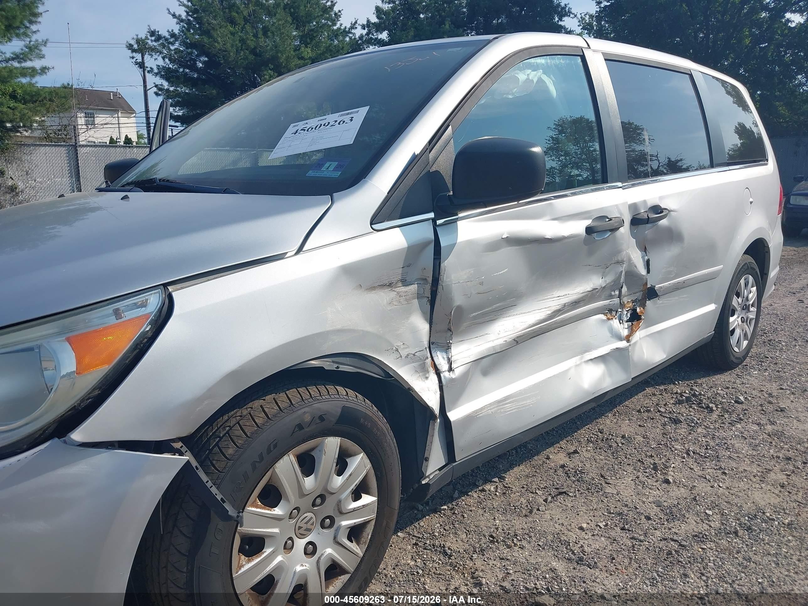 2011 Volkswagen Routan S Silver vin: 2V4RW4DG9BR717709