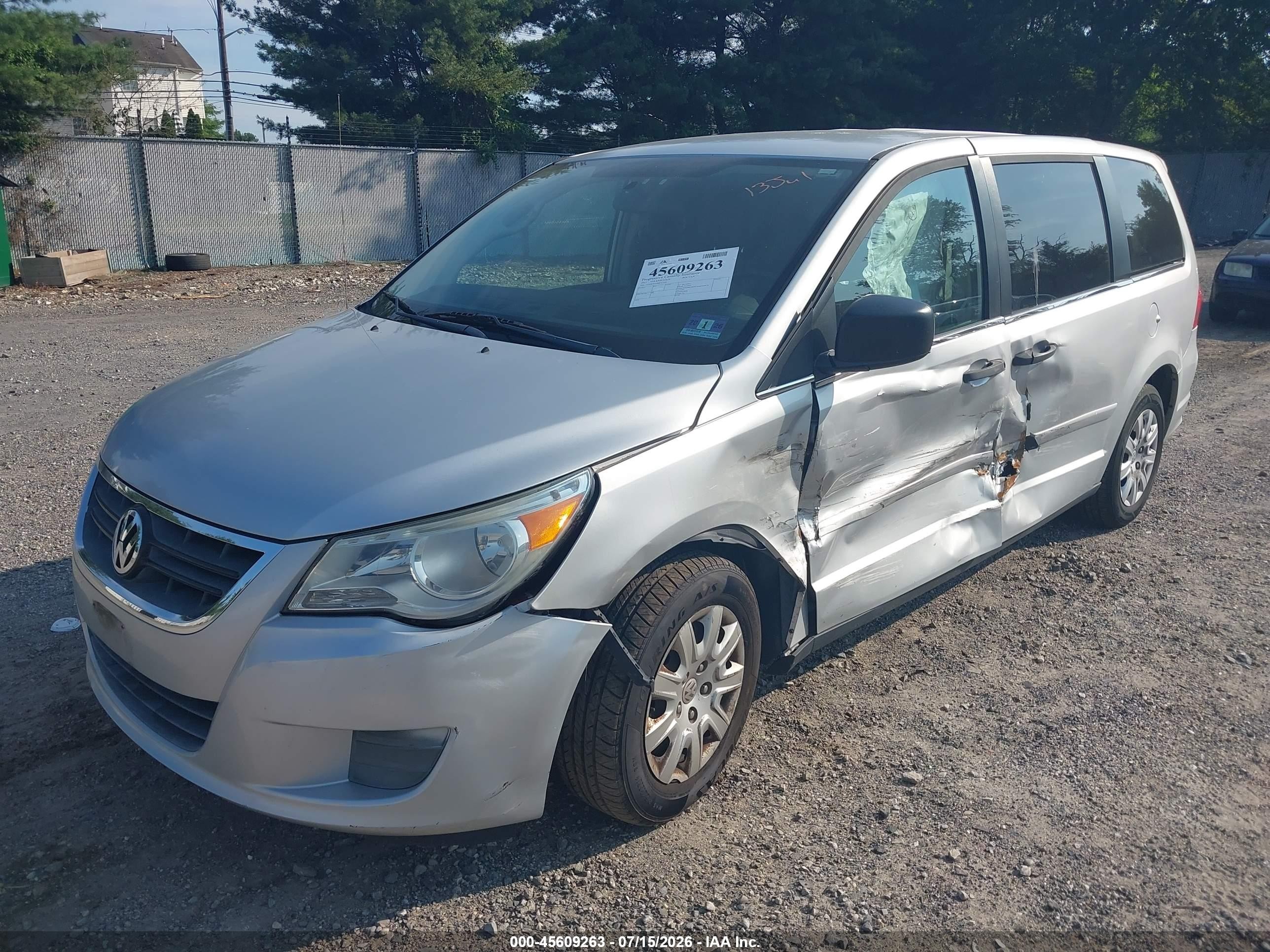 2011 Volkswagen Routan S Silver vin: 2V4RW4DG9BR717709