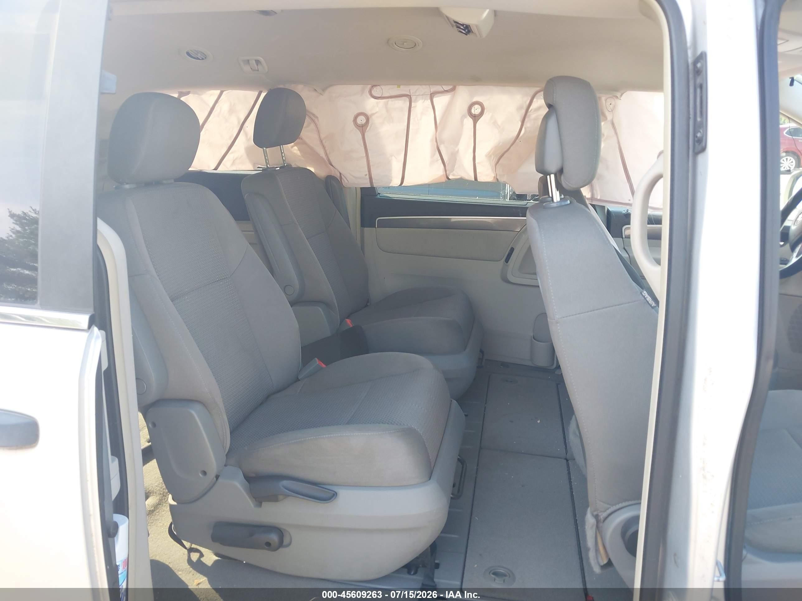 2011 Volkswagen Routan S Silver vin: 2V4RW4DG9BR717709