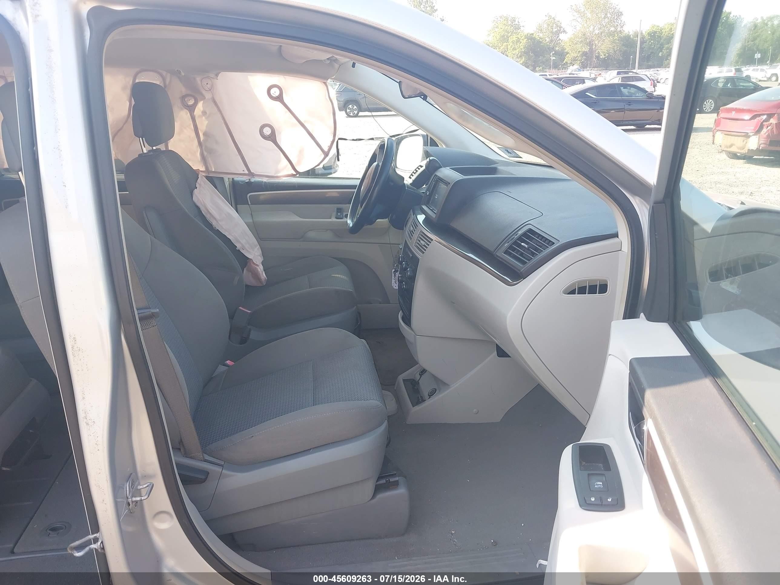 2011 Volkswagen Routan S Silver vin: 2V4RW4DG9BR717709