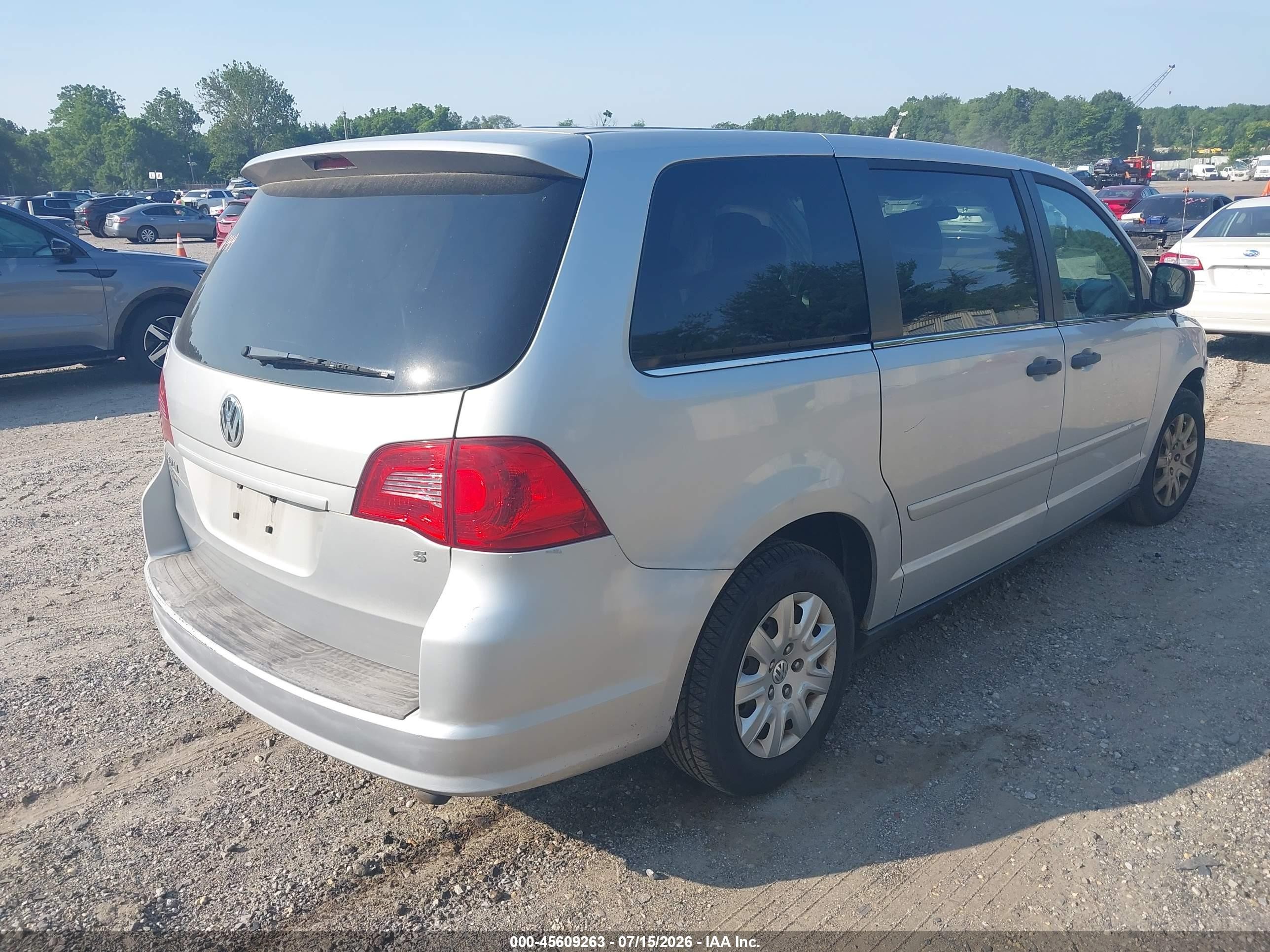 2011 Volkswagen Routan S Silver vin: 2V4RW4DG9BR717709