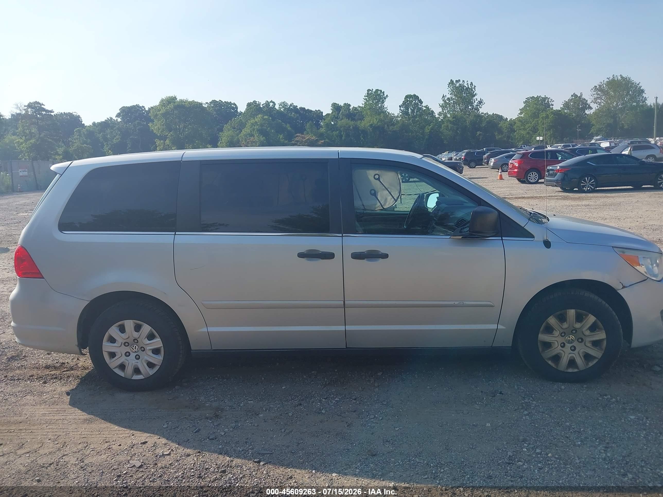 2011 Volkswagen Routan S Silver vin: 2V4RW4DG9BR717709