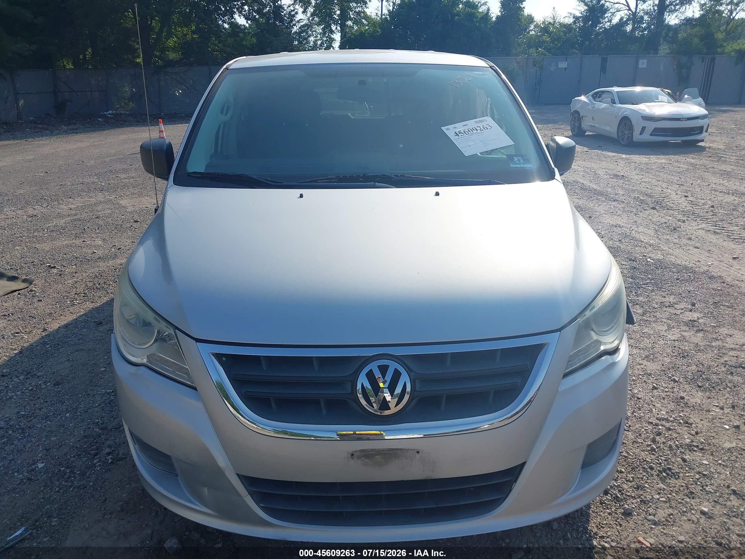 2011 Volkswagen Routan S Silver vin: 2V4RW4DG9BR717709