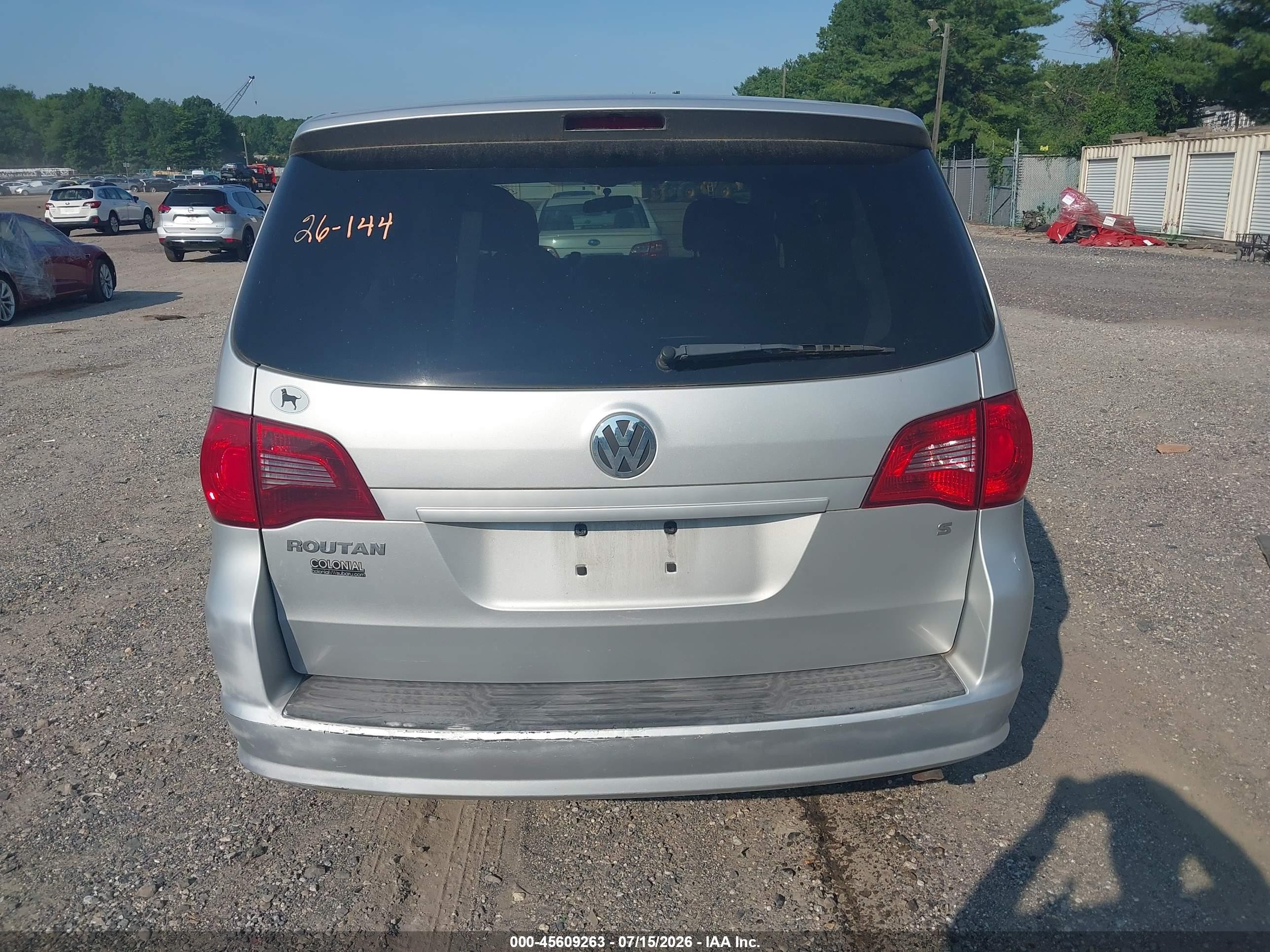 2011 Volkswagen Routan S Silver vin: 2V4RW4DG9BR717709