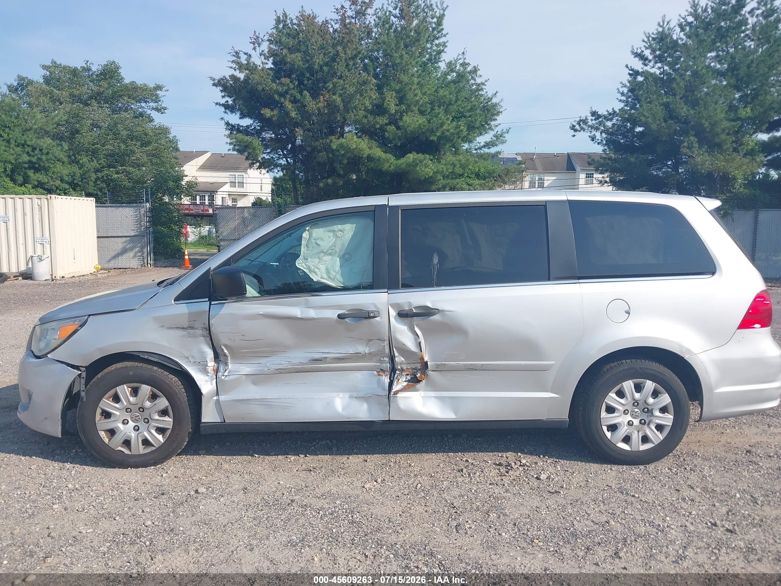 2011 Volkswagen Routan S Silver vin: 2V4RW4DG9BR717709