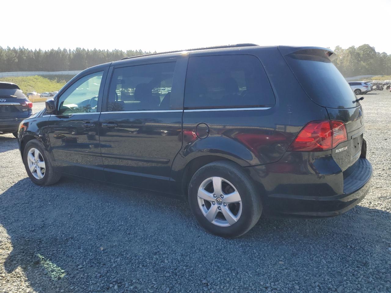 2011 Volkswagen Routan Sel Black vin: 2V4RW5DG1BR740715
