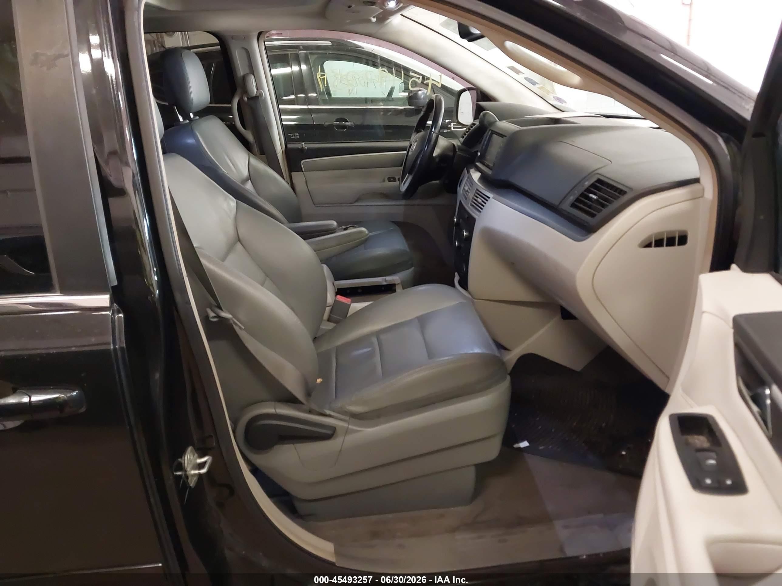 2011 Volkswagen Routan Sel Black vin: 2V4RW5DG2BR695106