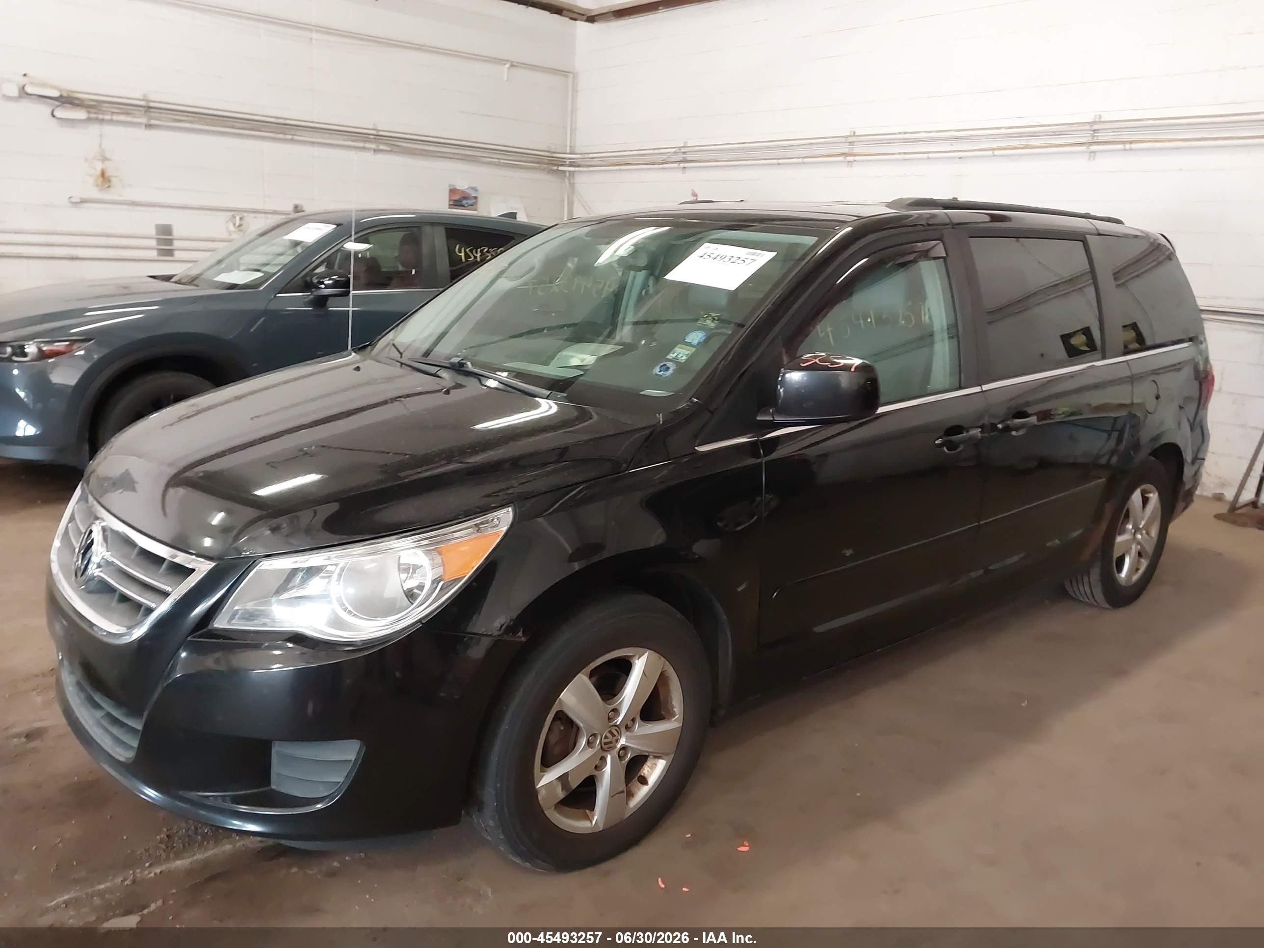 2011 Volkswagen Routan Sel Black vin: 2V4RW5DG2BR695106