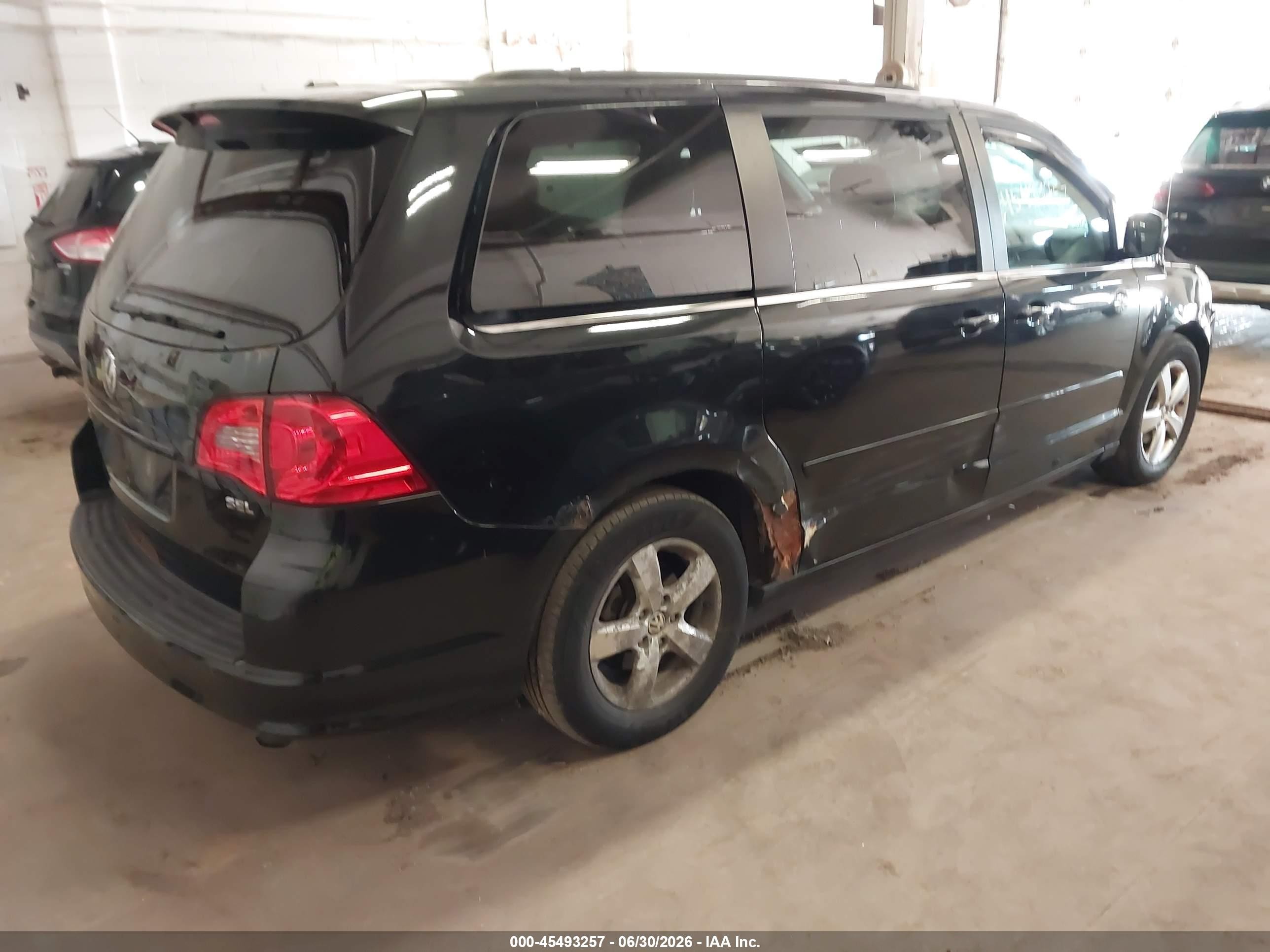 2011 Volkswagen Routan Sel Black vin: 2V4RW5DG2BR695106