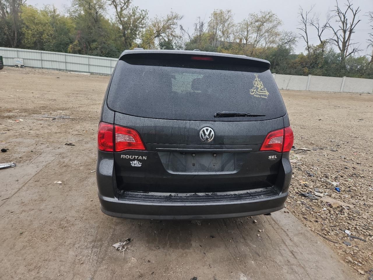 2011 Volkswagen Routan Sel Black vin: 2V4RW5DG5BR804996