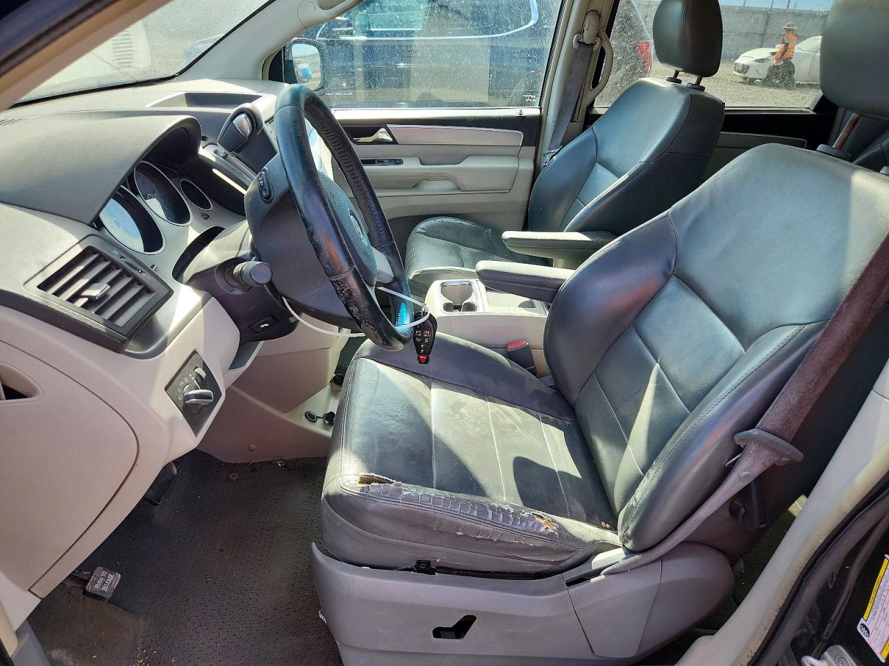 2010 Volkswagen Routan Sel Black vin: 2V4RW5DX2AR184395