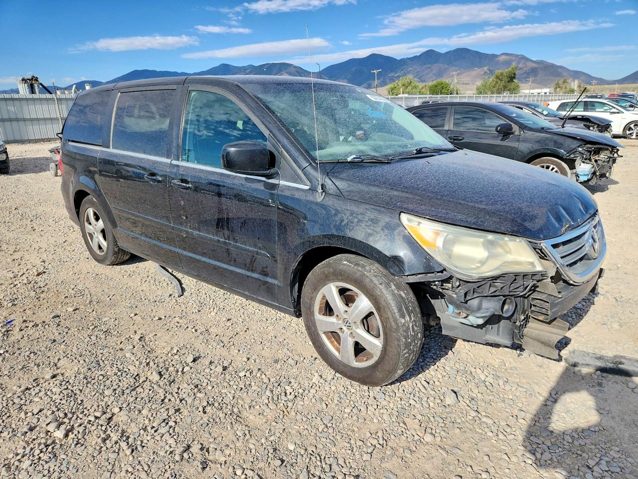 2010 Volkswagen Routan Sel Black vin: 2V4RW5DX2AR184395