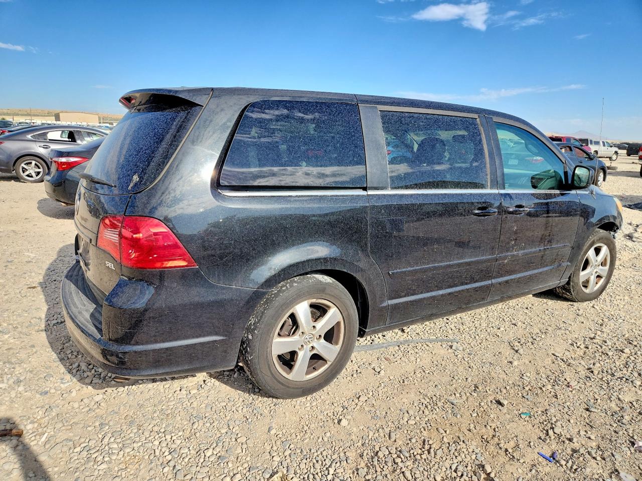 2010 Volkswagen Routan Sel Black vin: 2V4RW5DX2AR184395