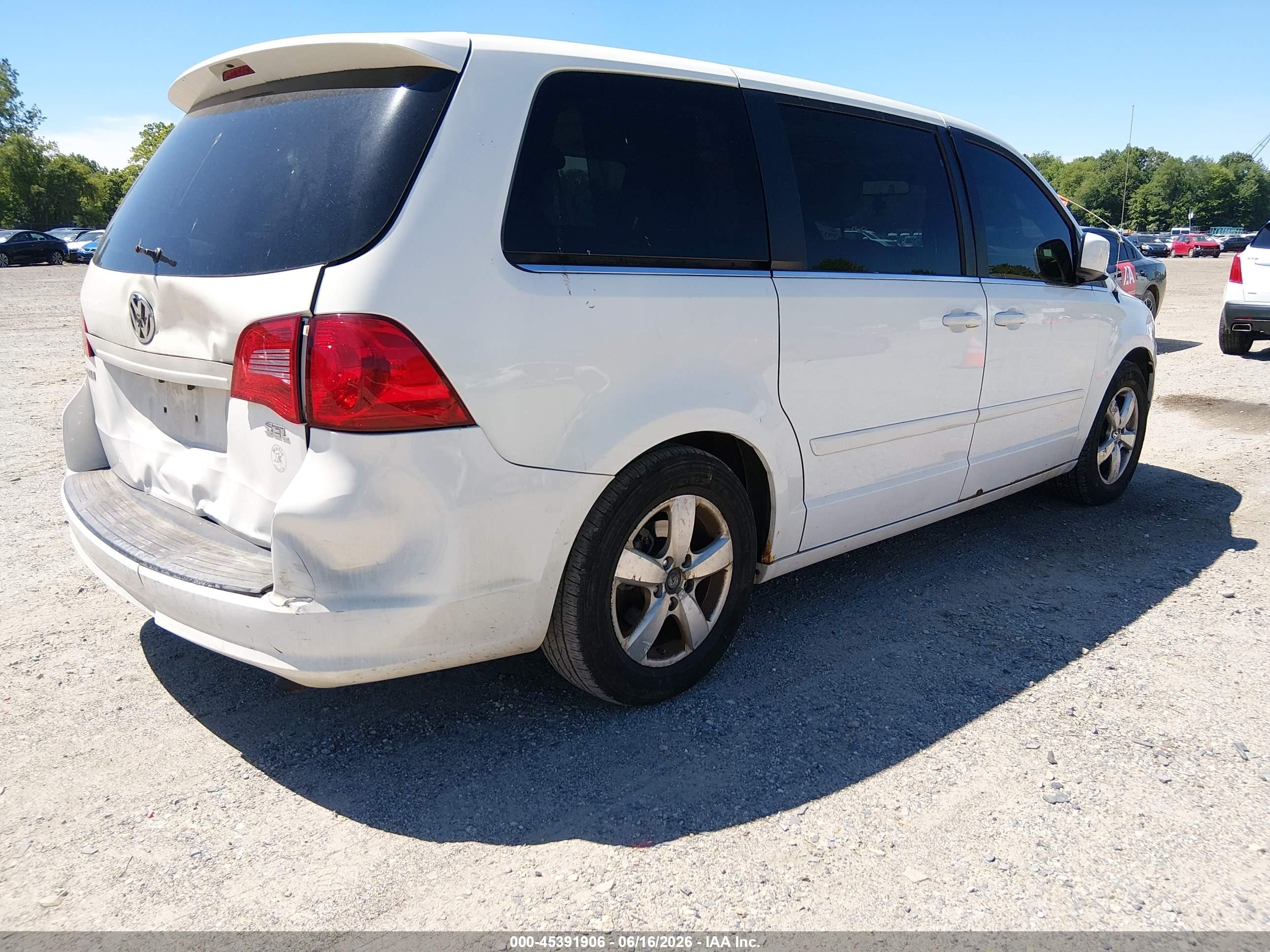 2010 Volkswagen Routan Sel White vin: 2V4RW5DX9AR199427
