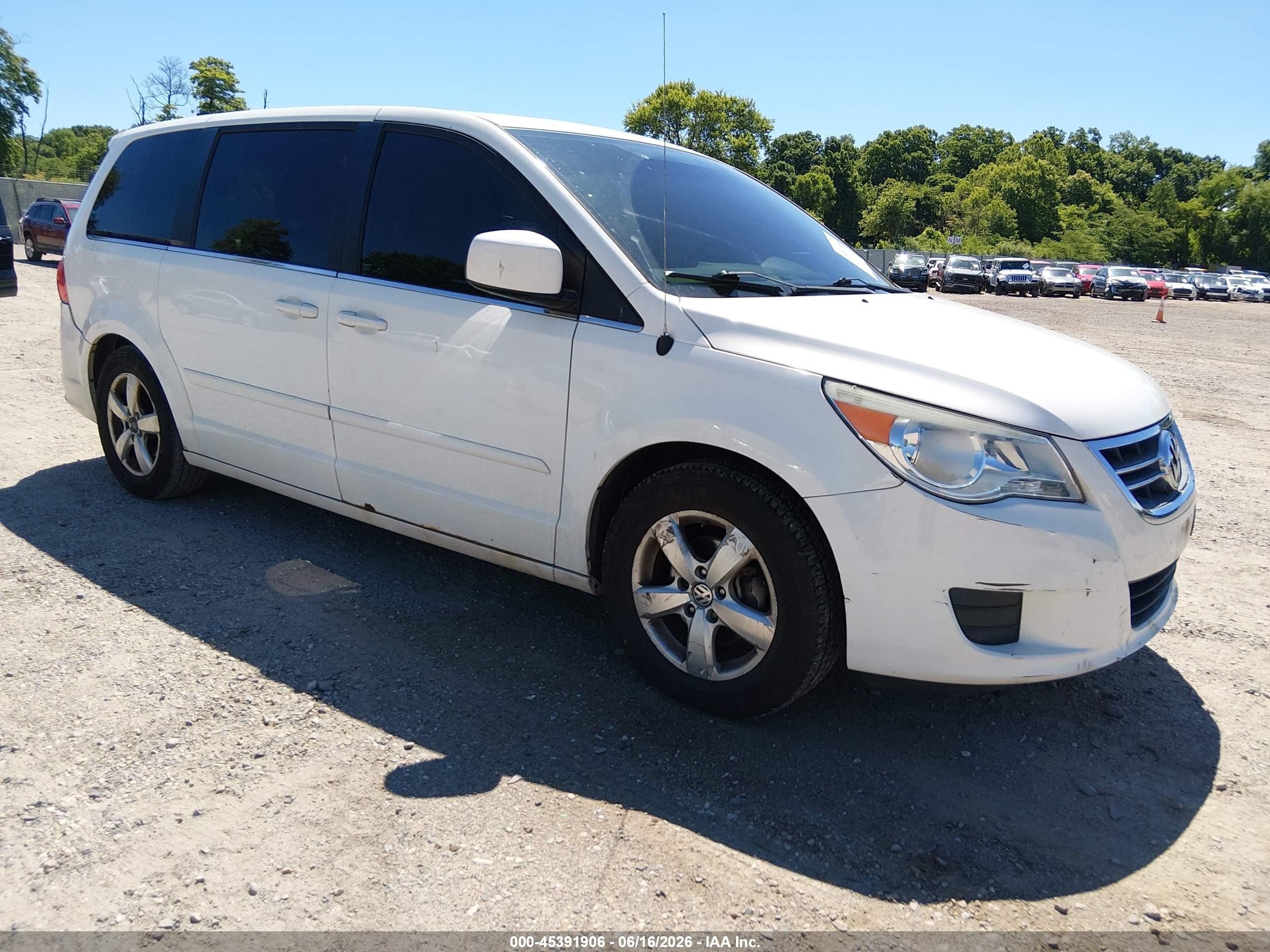 2010 Volkswagen Routan Sel White vin: 2V4RW5DX9AR199427