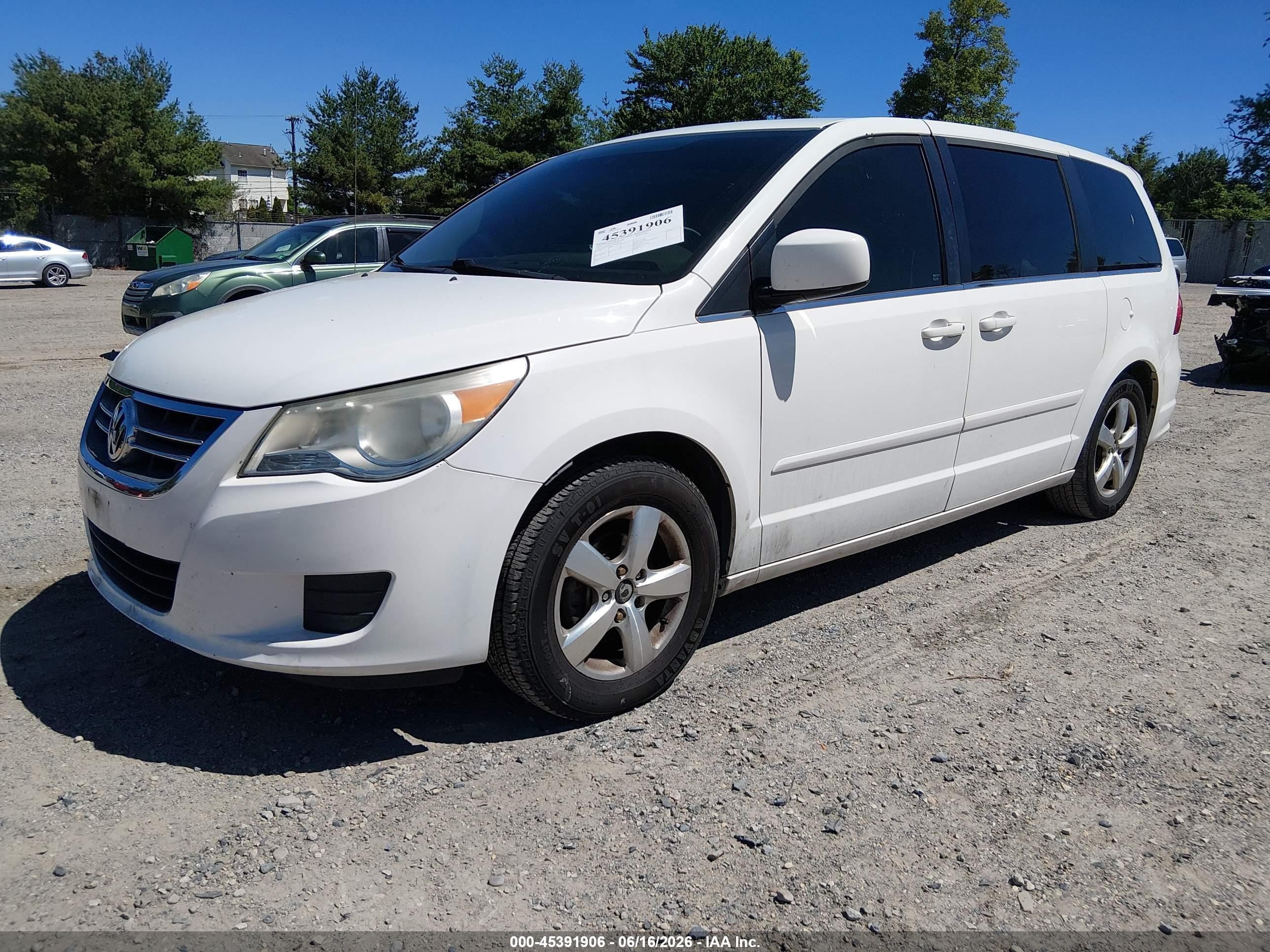 2010 Volkswagen Routan Sel White vin: 2V4RW5DX9AR199427