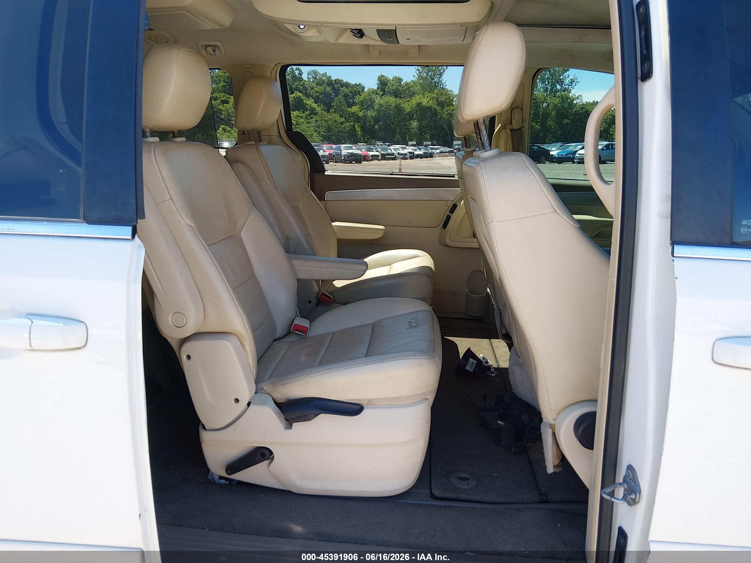 2010 Volkswagen Routan Sel White vin: 2V4RW5DX9AR199427