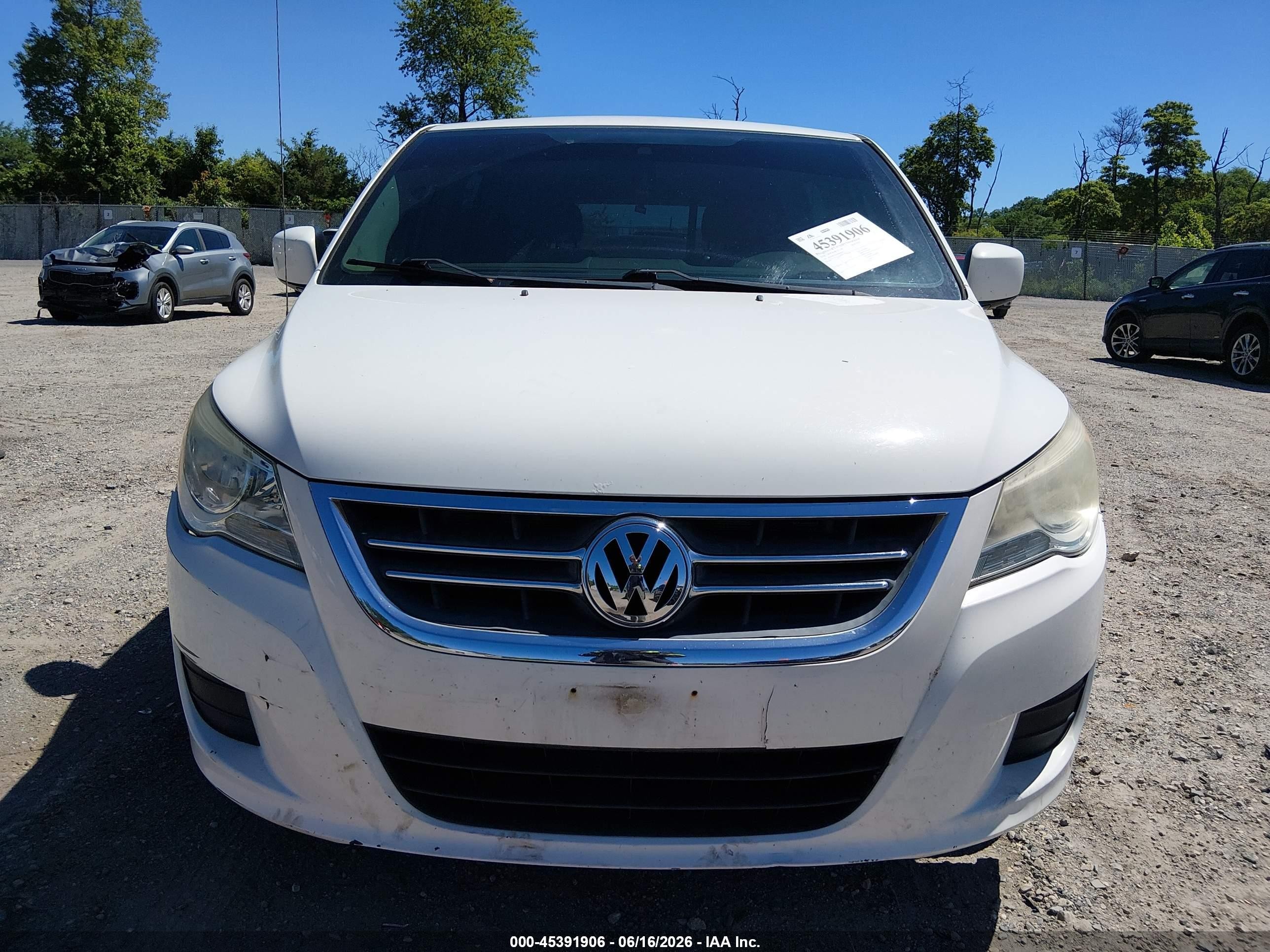 2010 Volkswagen Routan Sel White vin: 2V4RW5DX9AR199427
