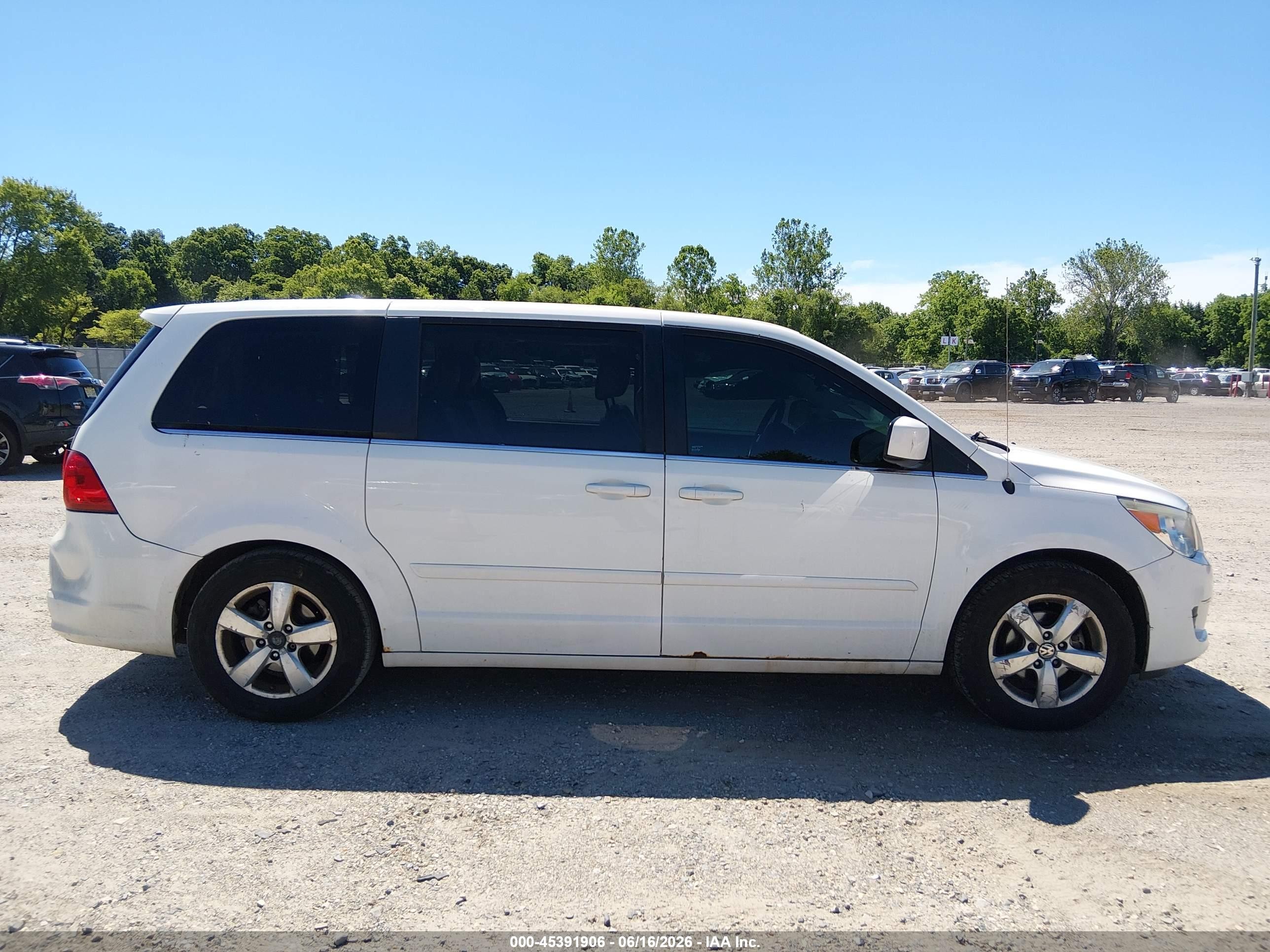 2010 Volkswagen Routan Sel White vin: 2V4RW5DX9AR199427