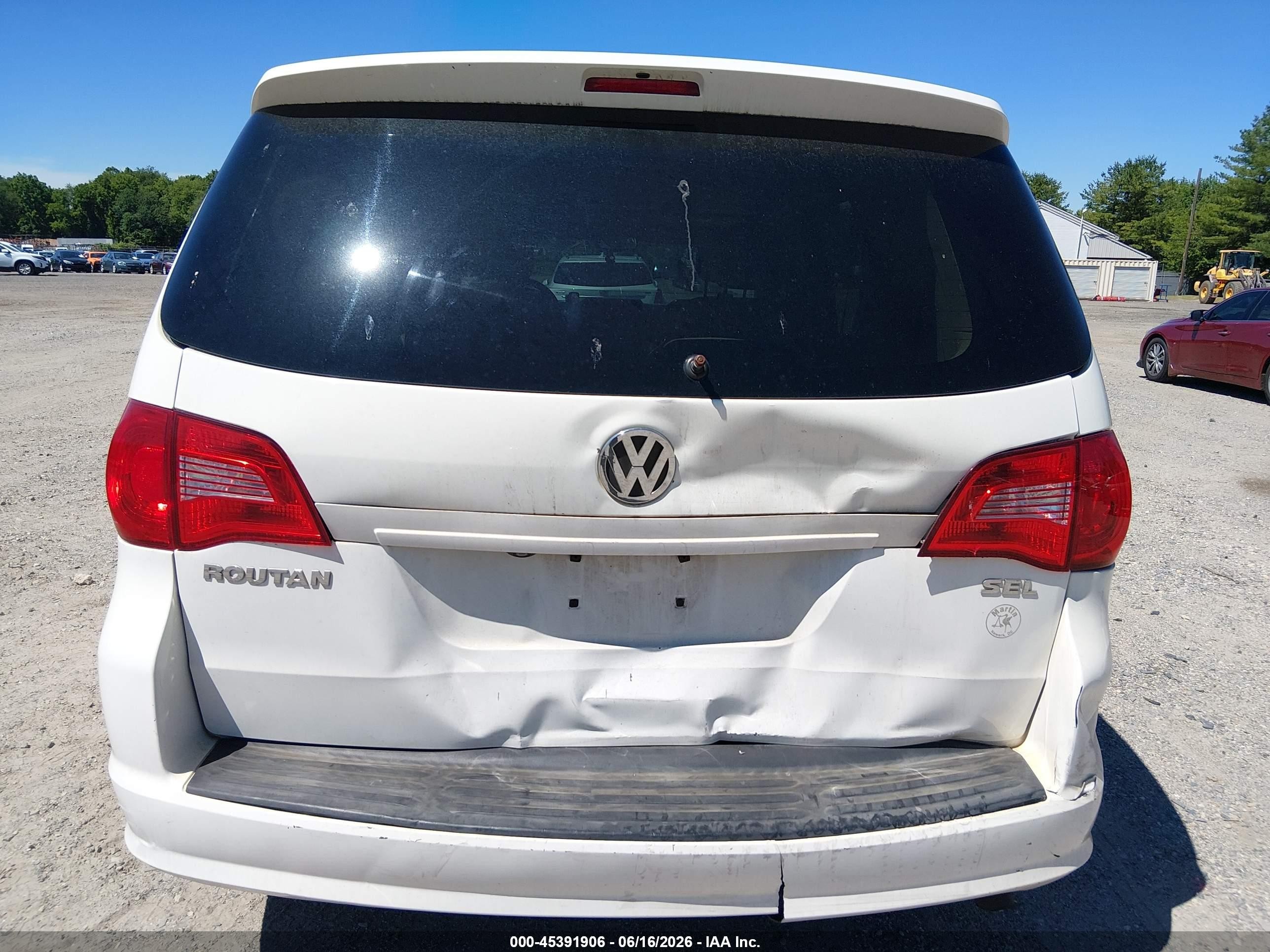 2010 Volkswagen Routan Sel White vin: 2V4RW5DX9AR199427