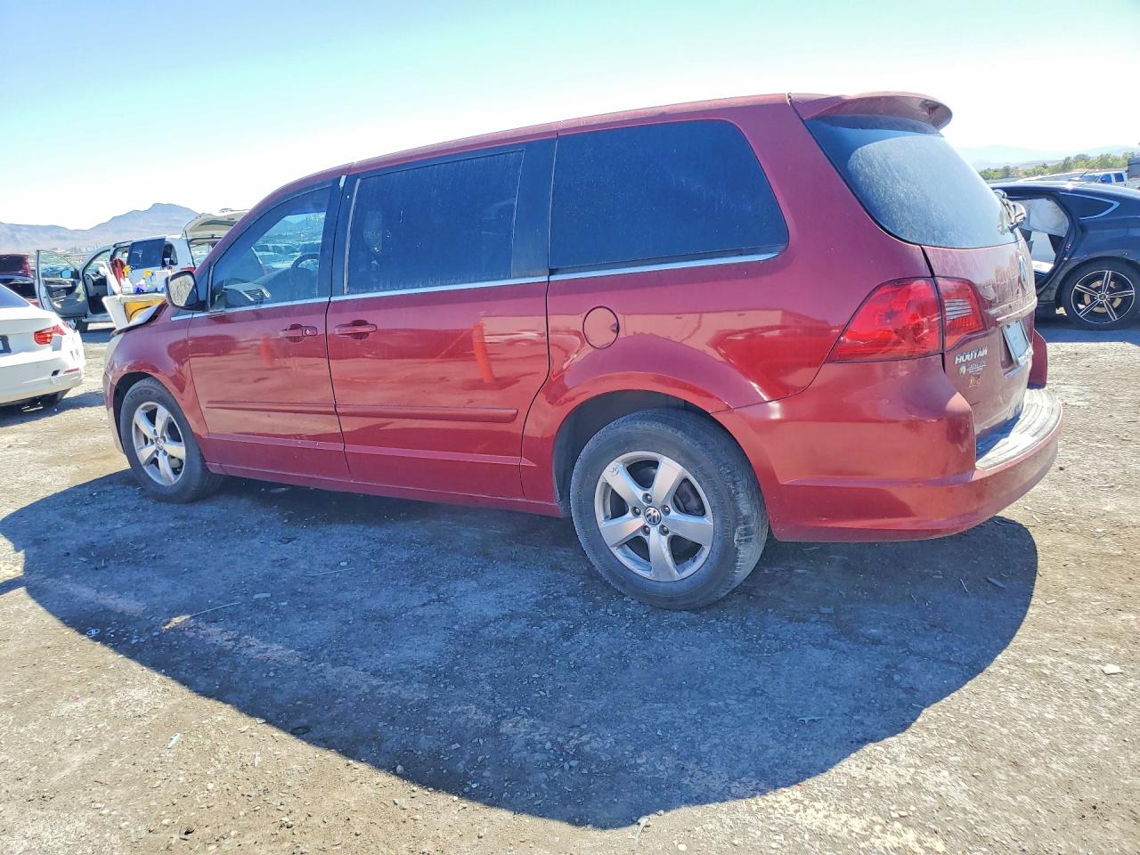 2009 Volkswagen Routan Se Red vin: 2V8HW34149R586506