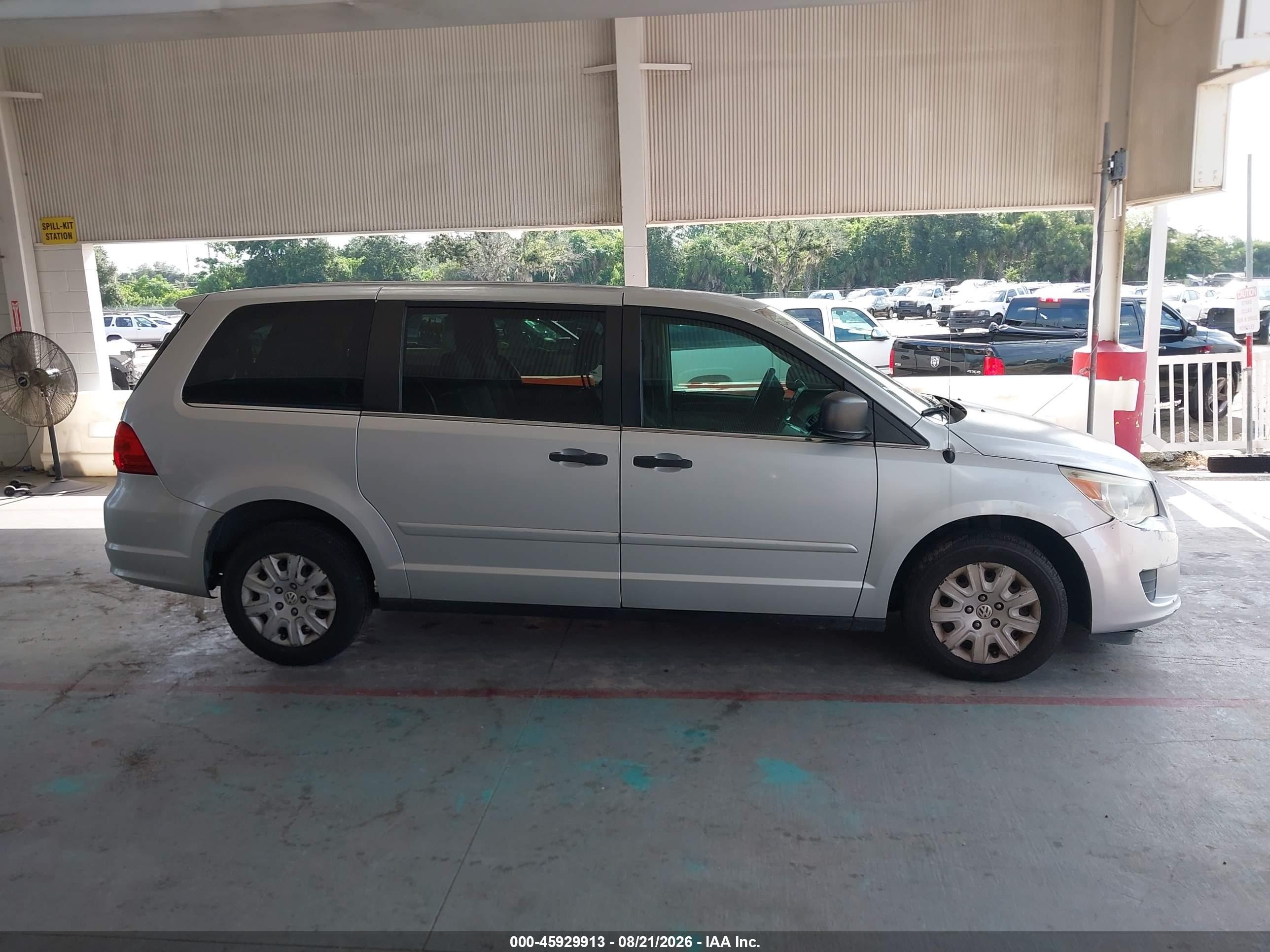 2009 Volkswagen Routan S Silver vin: 2V8HW44169R541086