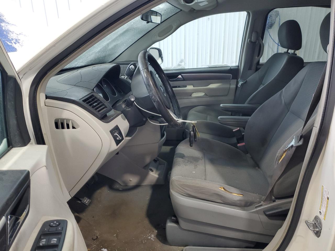 2009 Volkswagen Routan S Белый vin: 2V8HW44169R580096 Damage: Left Front Seat, Torn, > 12 Inches