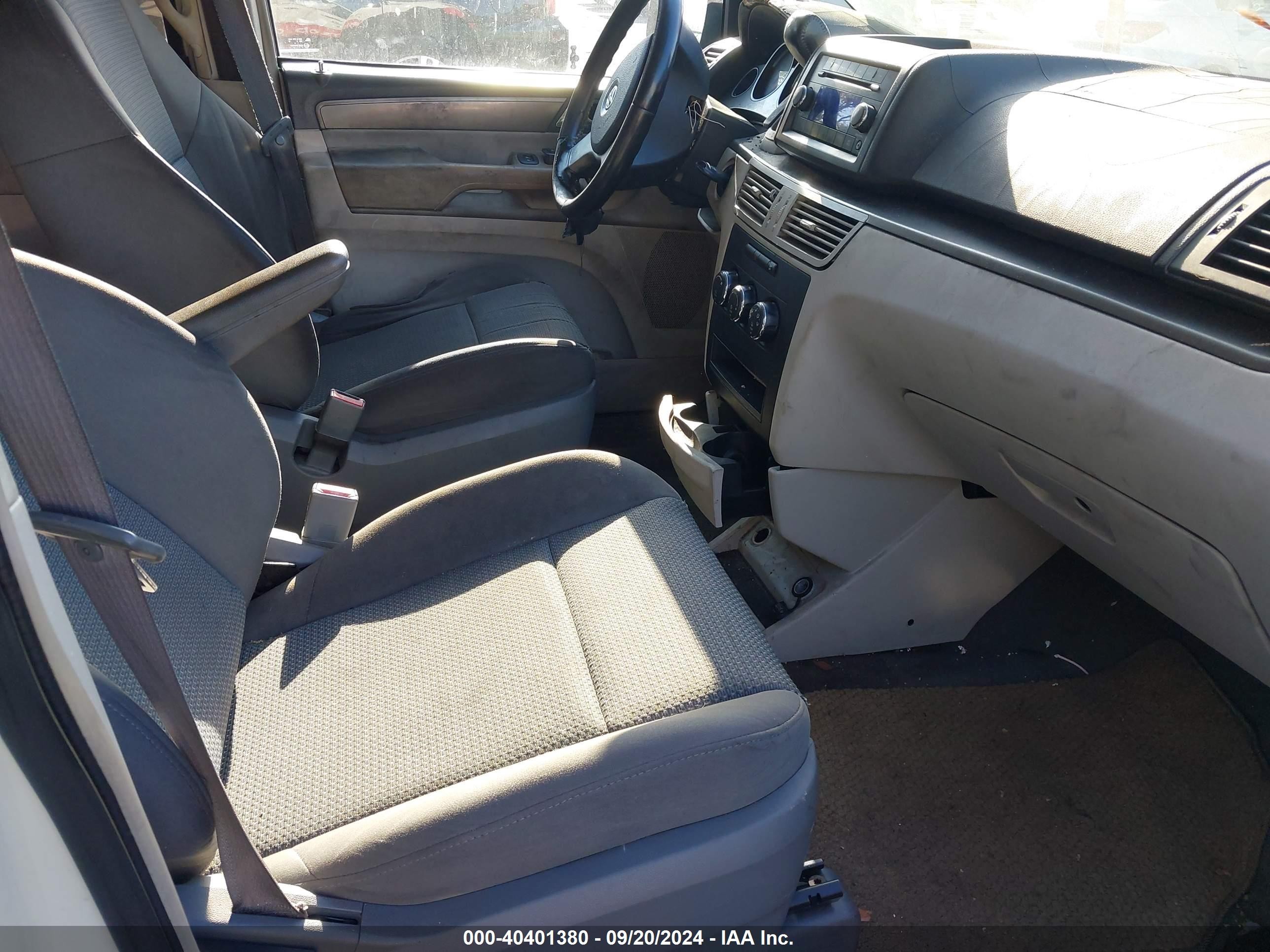 2009 Volkswagen Routan S White vin: 2V8HW44189R559153