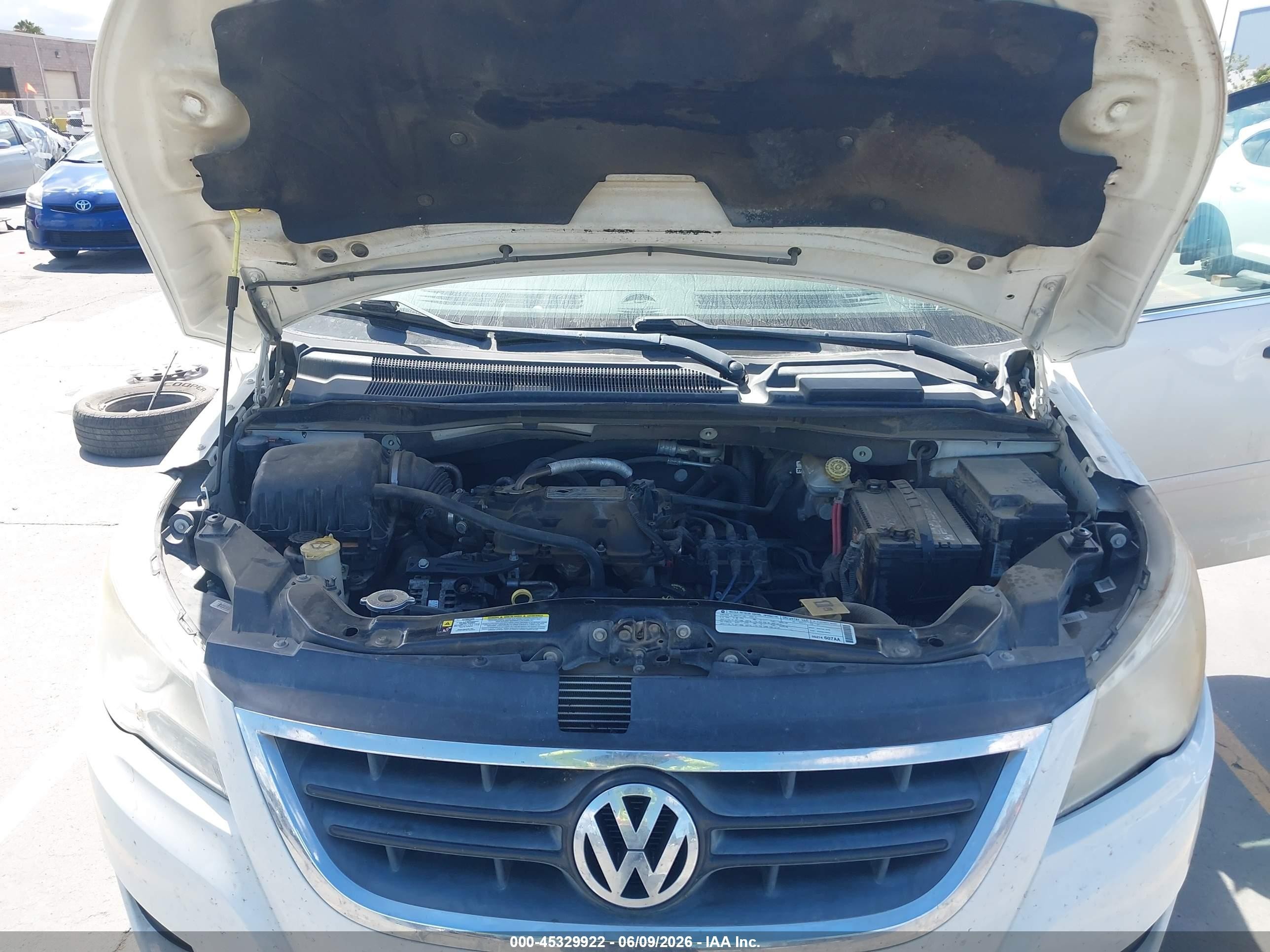 2009 Volkswagen Routan S White vin: 2V8HW44189R598356