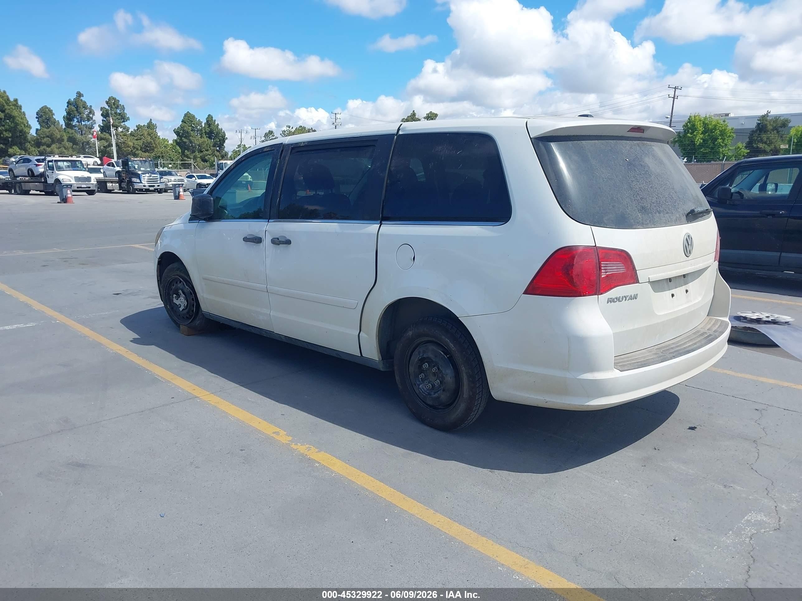 2009 Volkswagen Routan S White vin: 2V8HW44189R598356