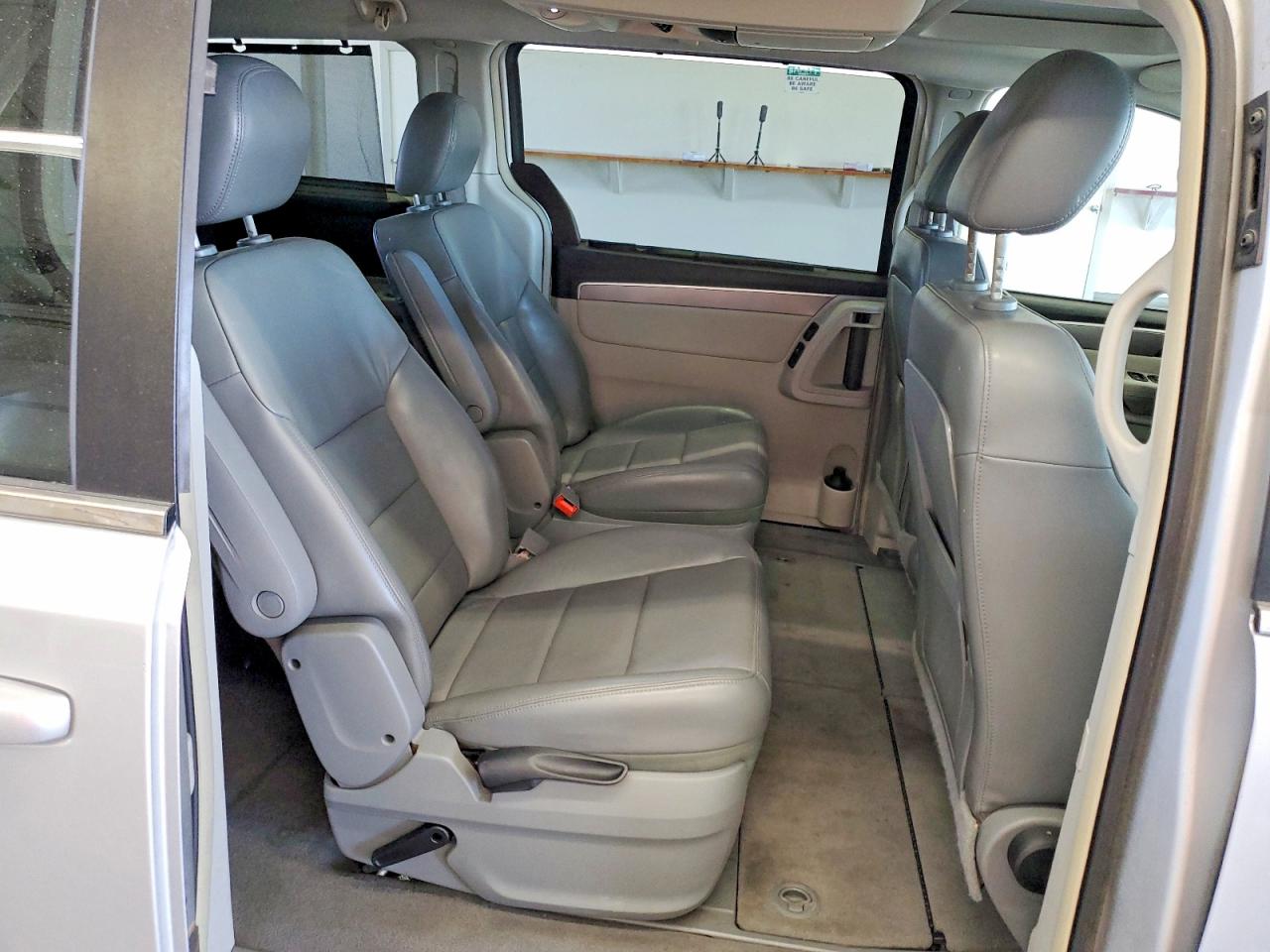 2009 Volkswagen Routan Sel Silver vin: 2V8HW54X39R560771