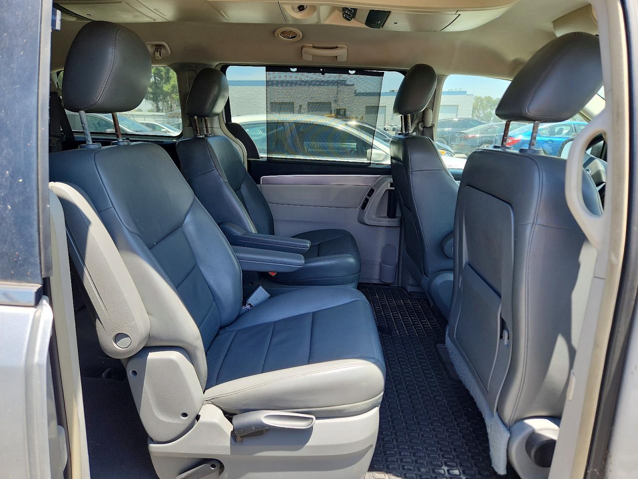 2009 Volkswagen Routan Sel Silver vin: 2V8HW54X79R560739