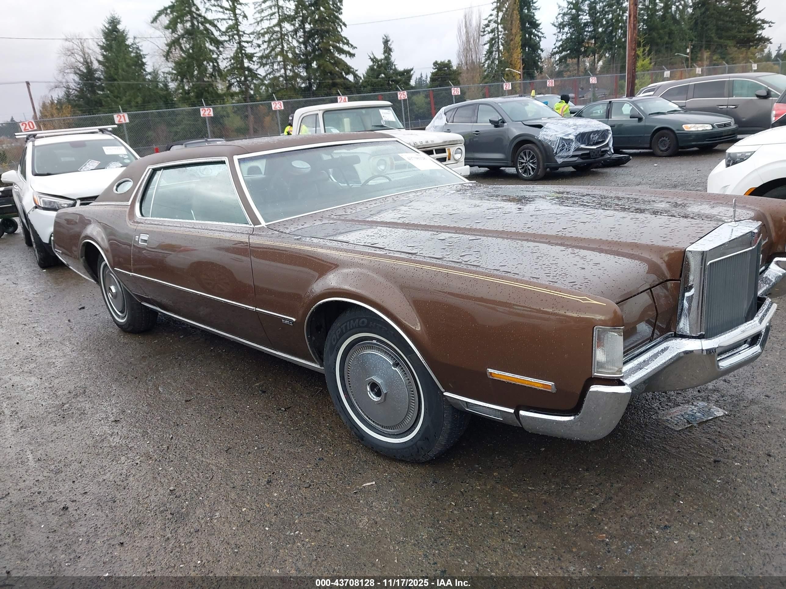 1972 Lincoln Continental   Brown vin: 2Y89A889397      