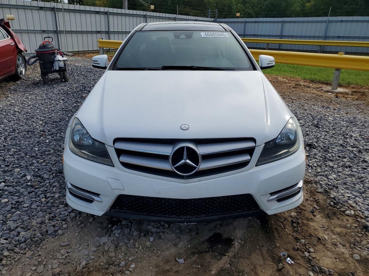 2013 Mercedes-benz C 250 White vin: WDDGJ4HB3DF956395