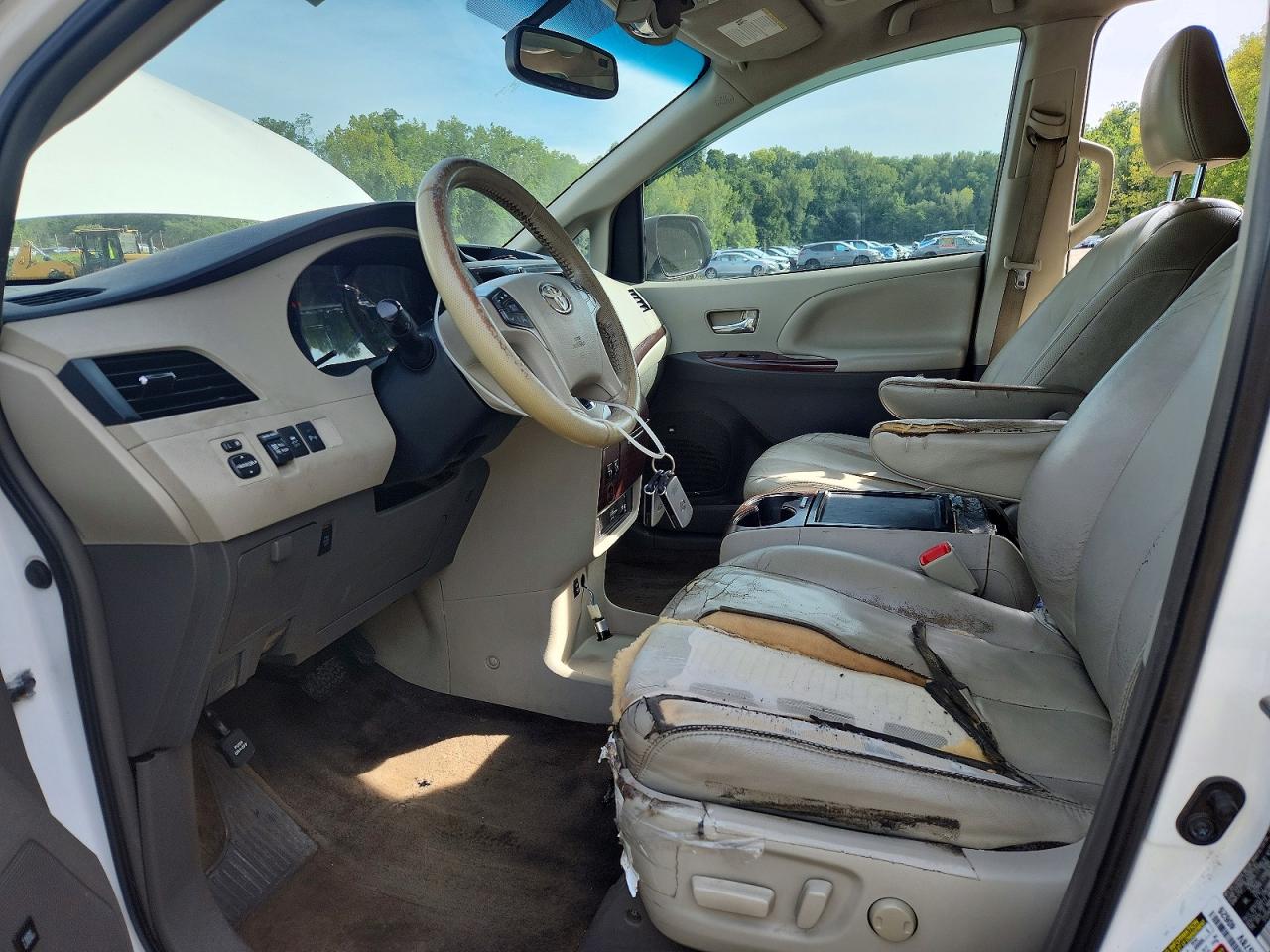 2012 Toyota Sienna Xle 8-passenger White vin: 5TDYK3DC4CS223808