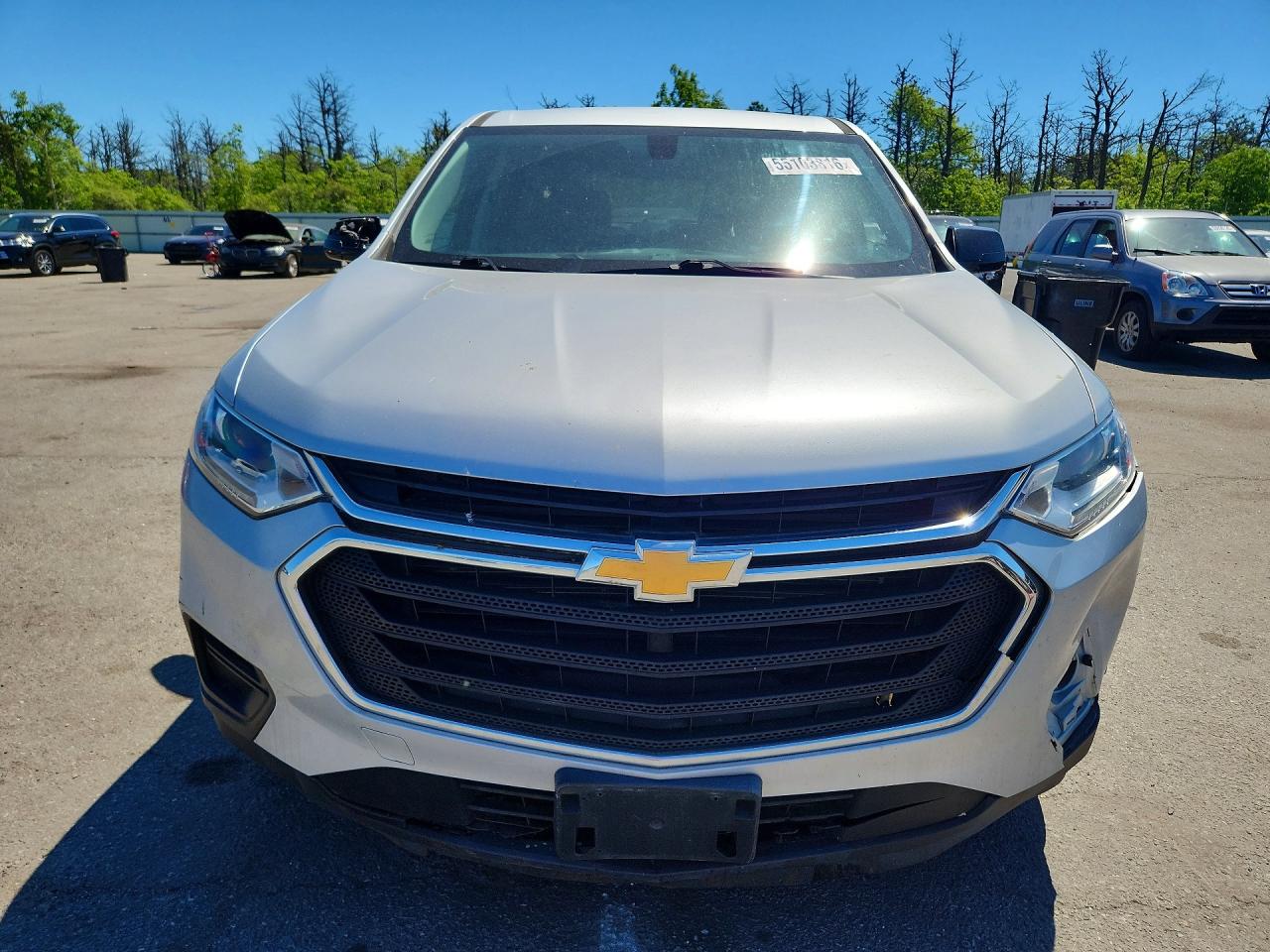 2019 Chevrolet Traverse Ls Серебряный vin: 1GNERFKW1KJ135685