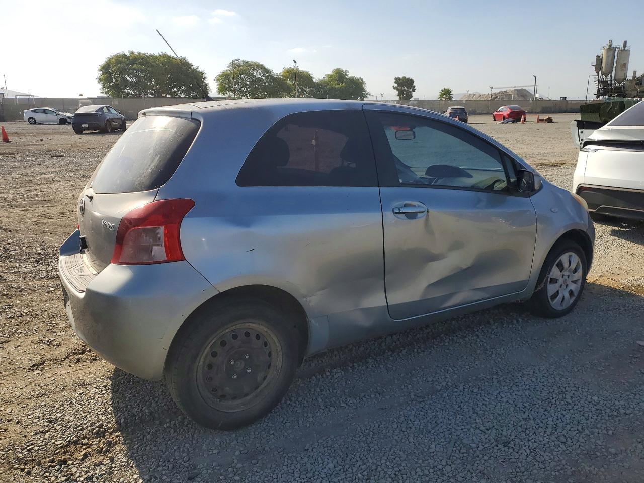 2008 Toyota Yaris Base Серый vin: JTDJT923185209835