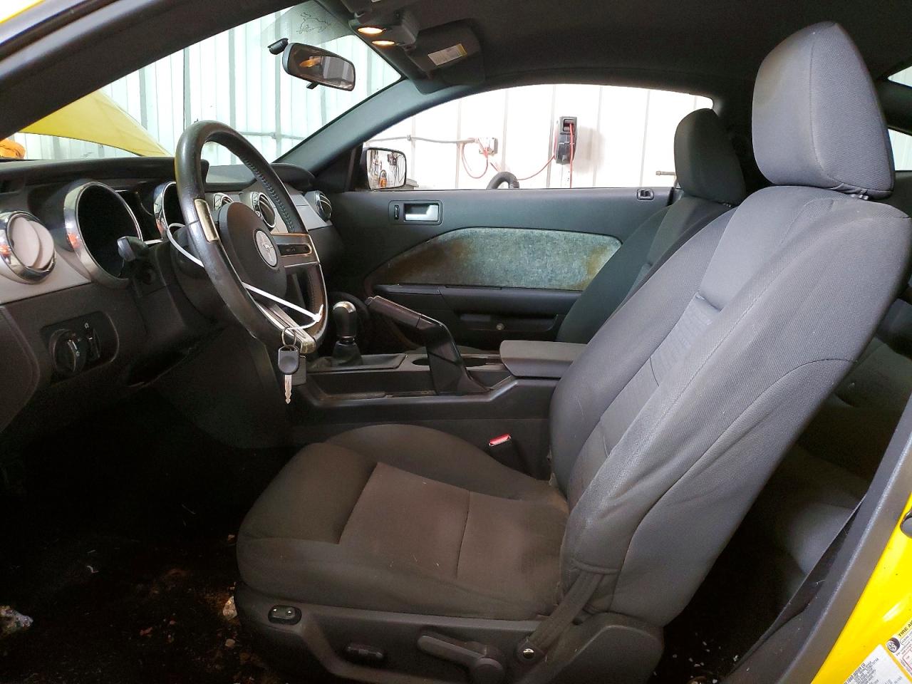 2006 Ford Mustang Желтый vin: 1ZVFT80N065115900