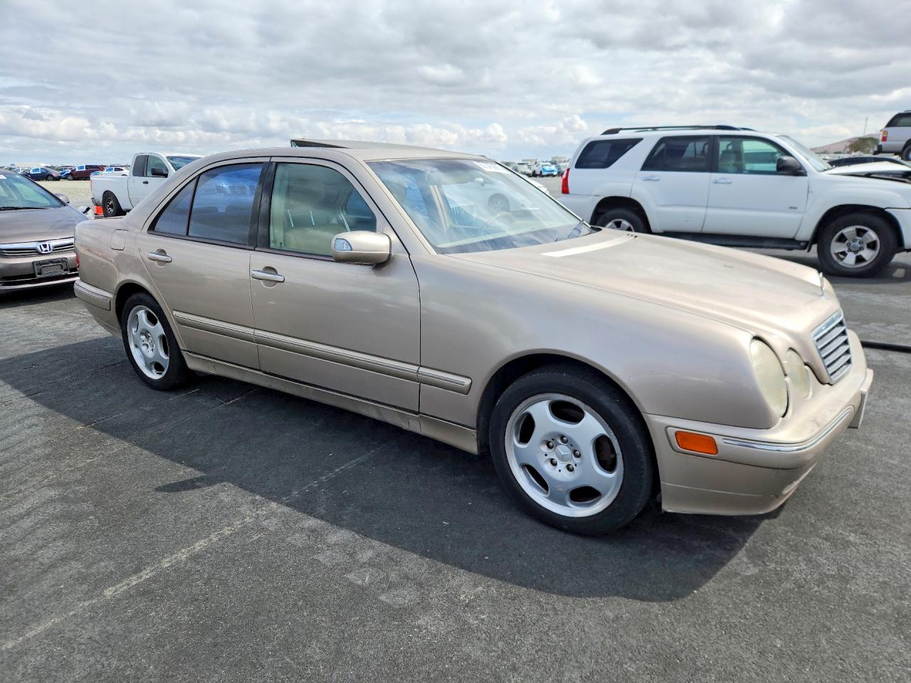 2001 Mercedes-benz E 430 Gold vin: WDBJF70J61B185647